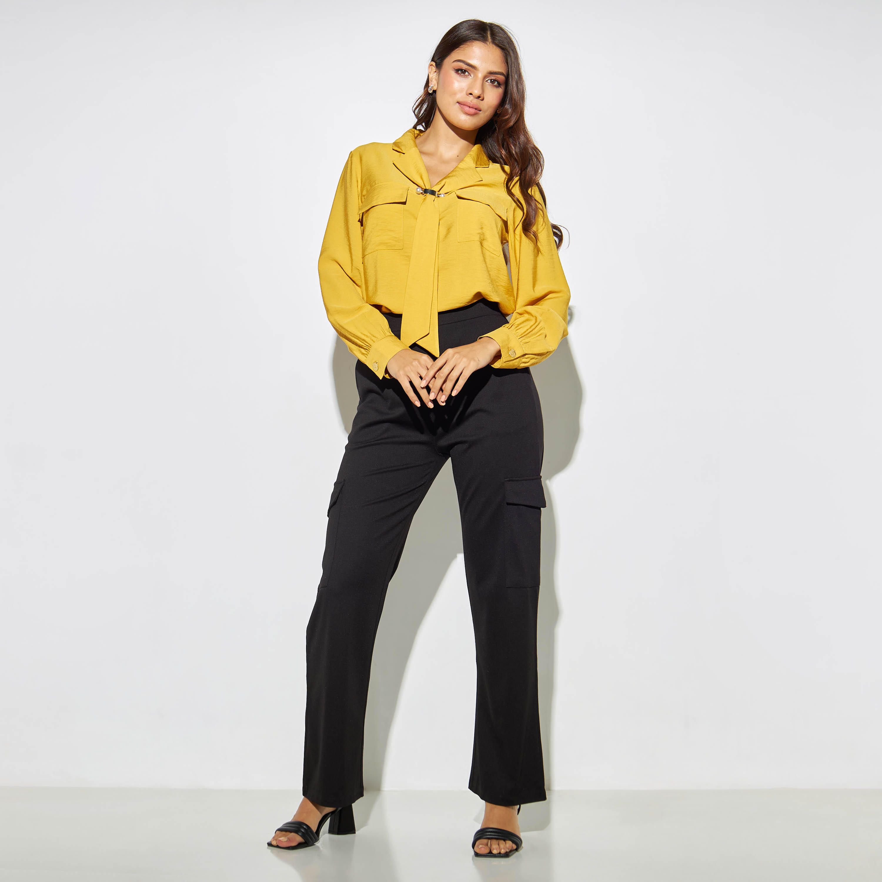 قميص سادة بياقة مطوية بربطة وزينة معدنية-women-clothing-shirtsandblouses-shirts-image-2