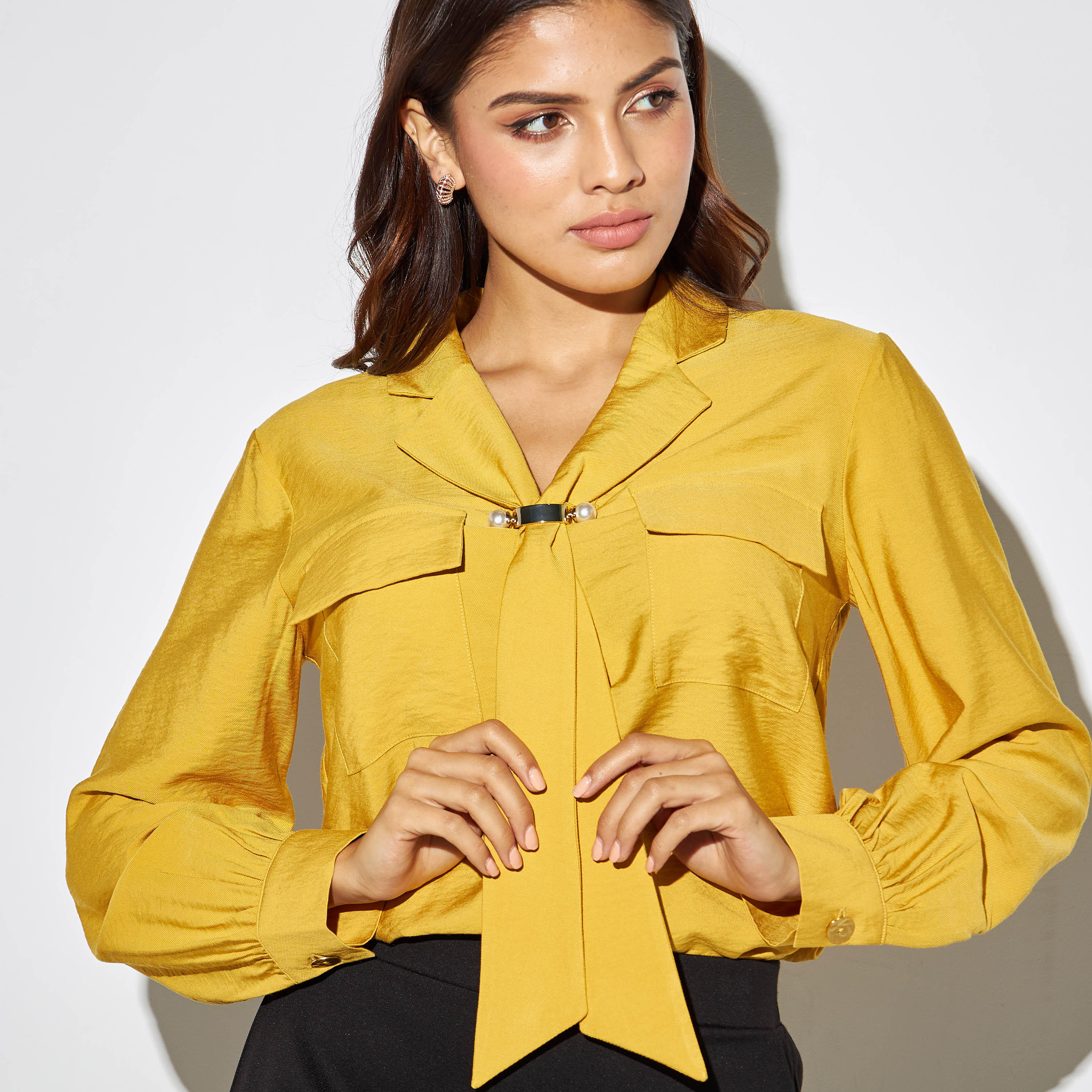 قميص سادة بياقة مطوية بربطة وزينة معدنية-women-clothing-shirtsandblouses-shirts-image-4