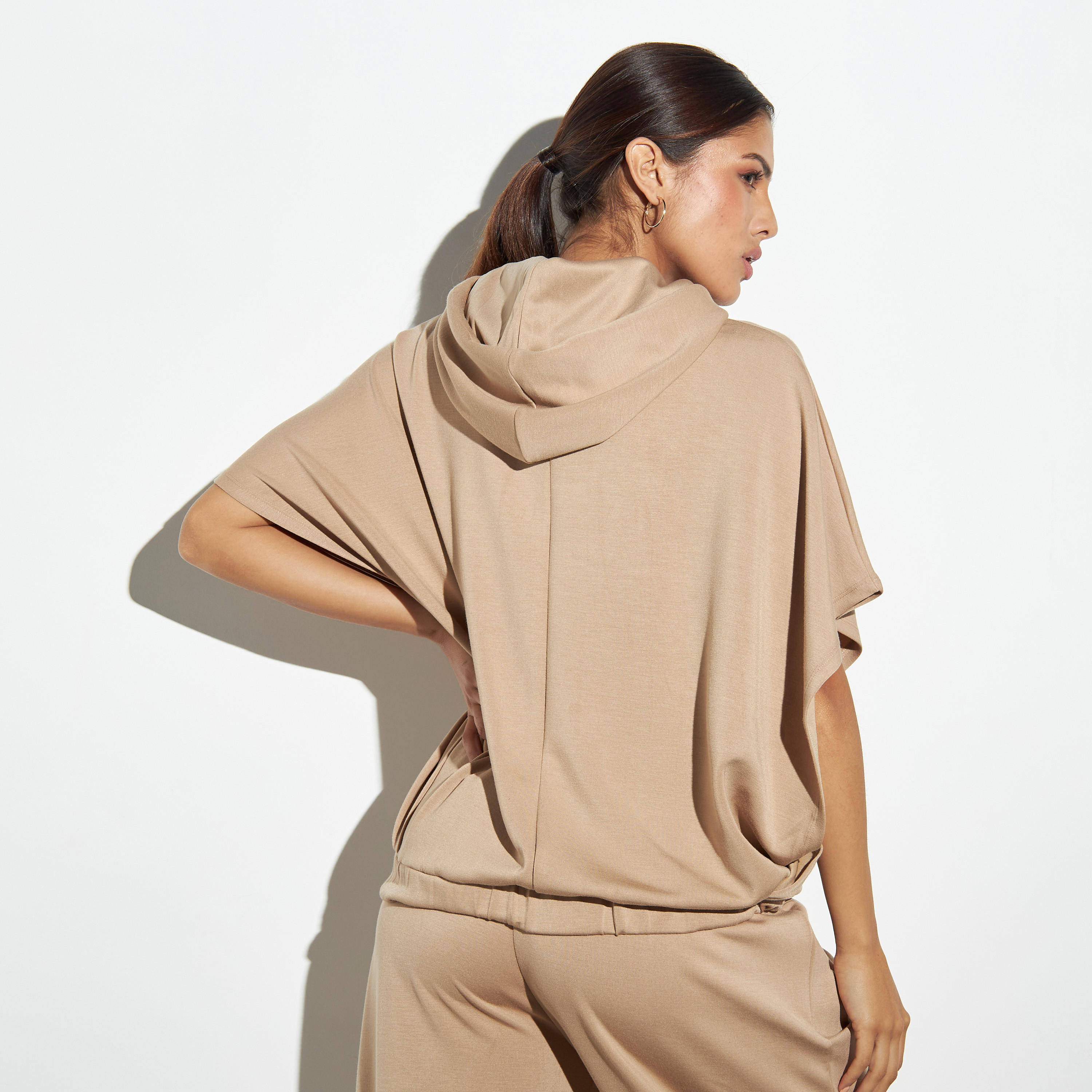 هودي سادة بجيب كنغر-women-winterwear-hoodiesandsweatshirts-hoodies-image-2