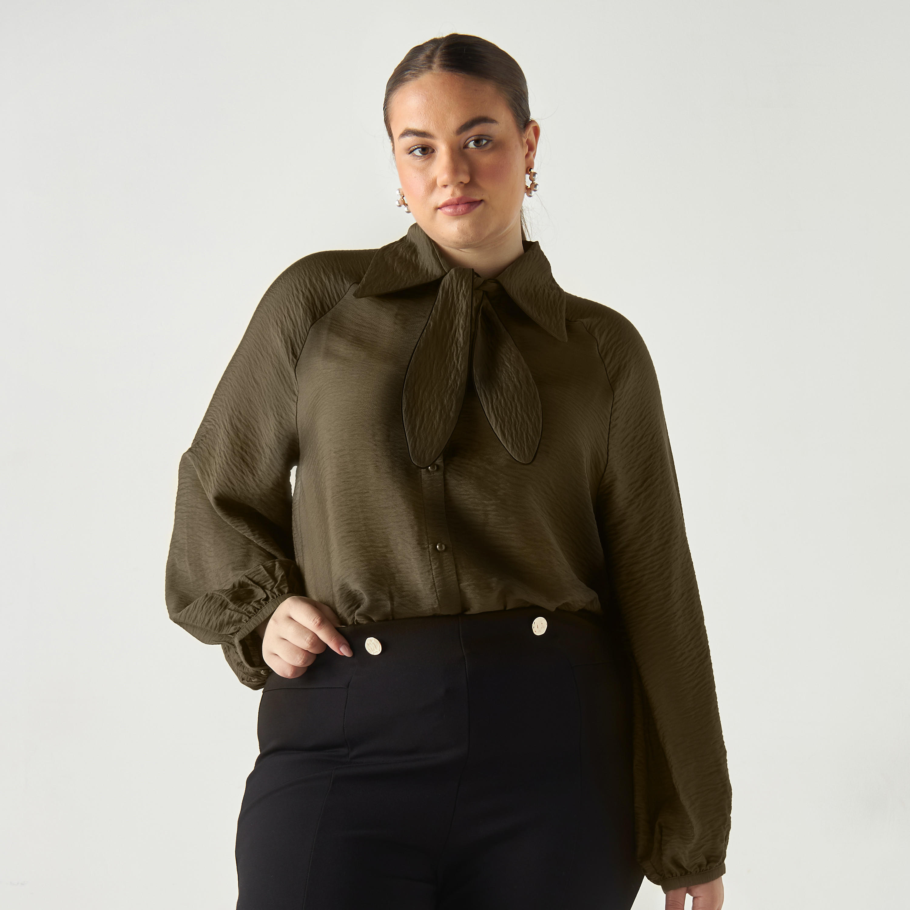 قميص بارز المملمس بأكمام واسعة وياقة بأربطة-women-clothing-shirtsandblouses-shirts-image-2