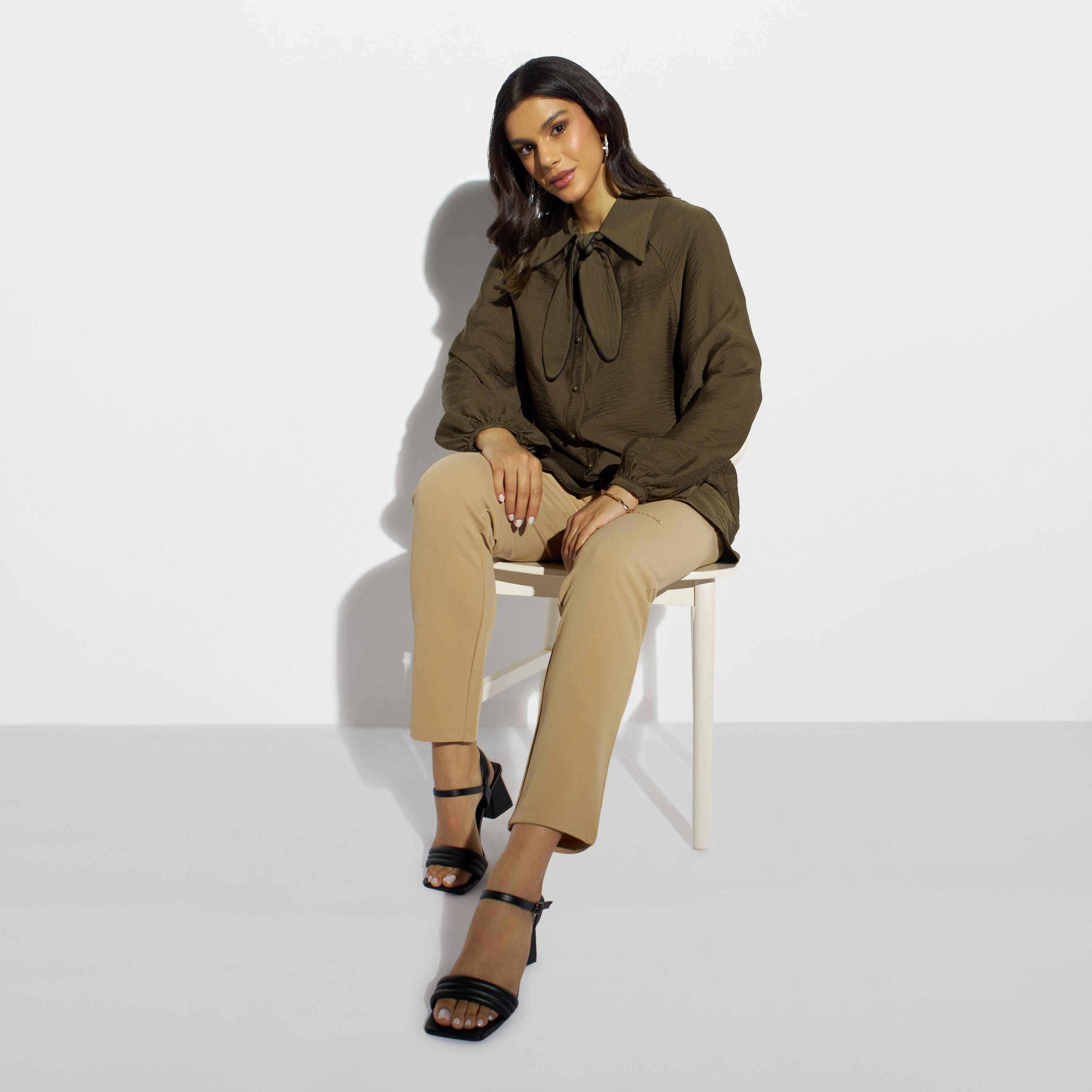 قميص بارز المملمس بأكمام واسعة وياقة بأربطة-women-clothing-shirtsandblouses-shirts-image-3