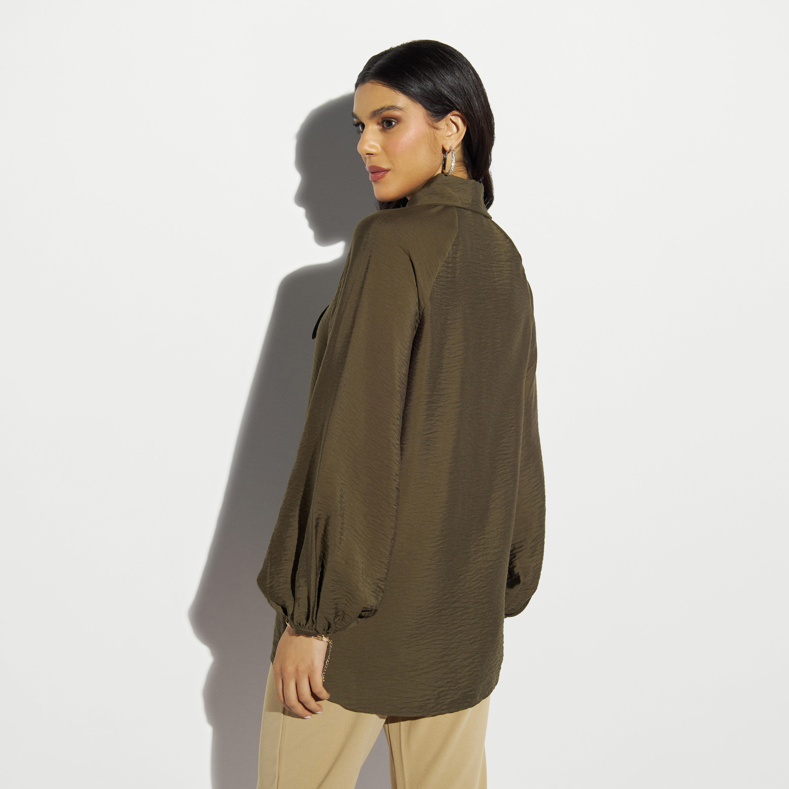 قميص بارز المملمس بأكمام واسعة وياقة بأربطة-women-clothing-shirtsandblouses-shirts-image-4
