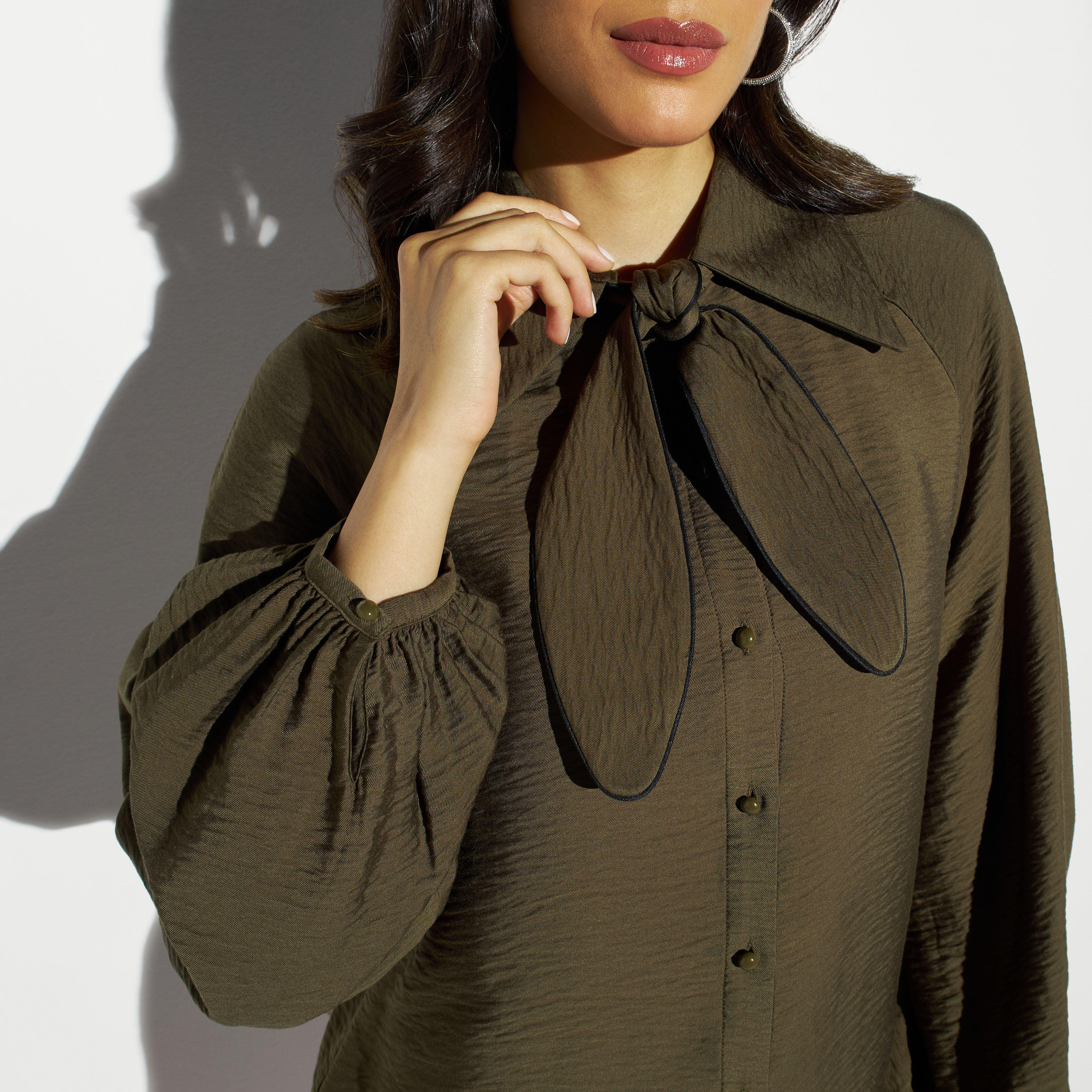قميص بارز المملمس بأكمام واسعة وياقة بأربطة-women-clothing-shirtsandblouses-shirts-image-5