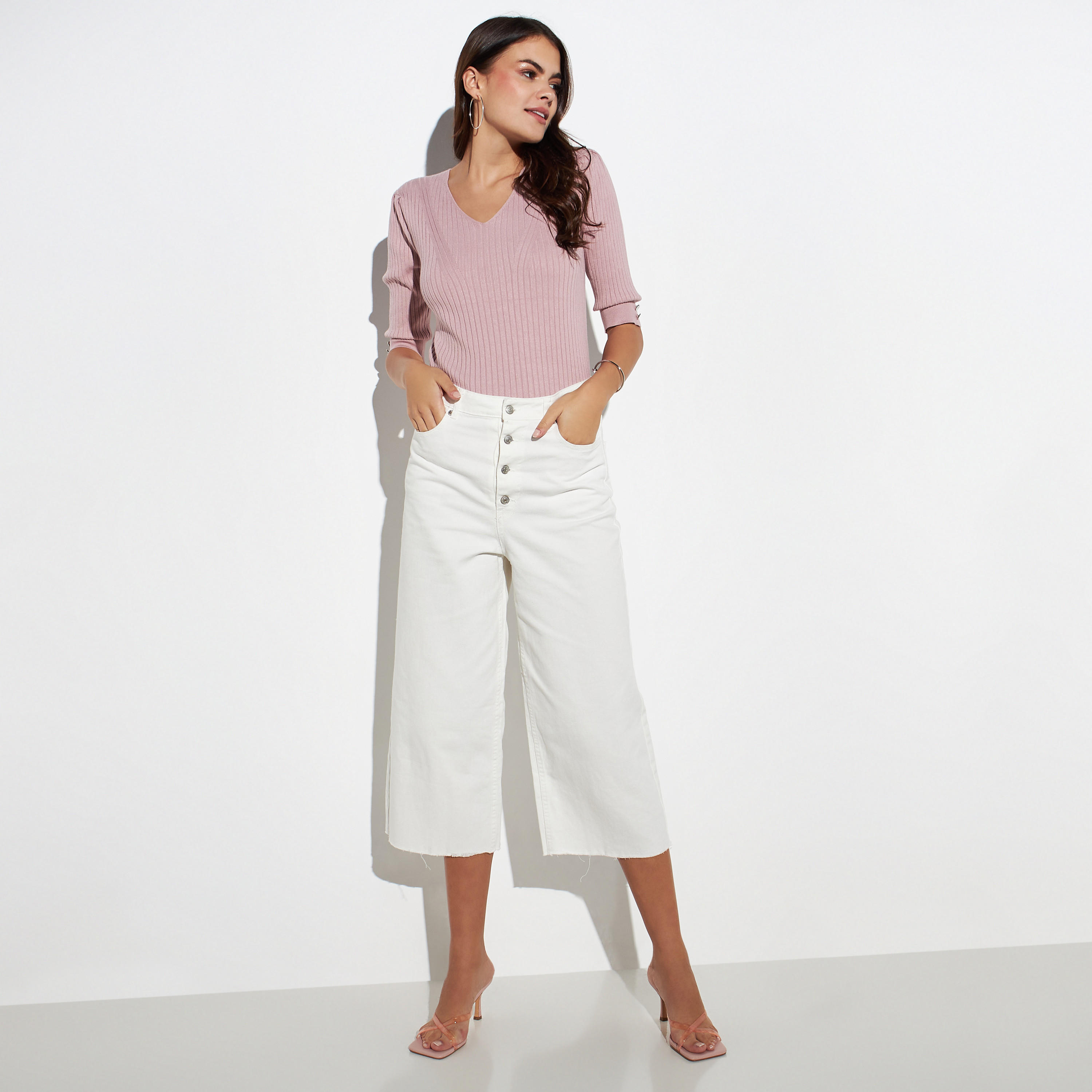 بلوزة بارزة الملمس بأكمام قصيرة وياقة V-women-clothing-tshirts-image-2