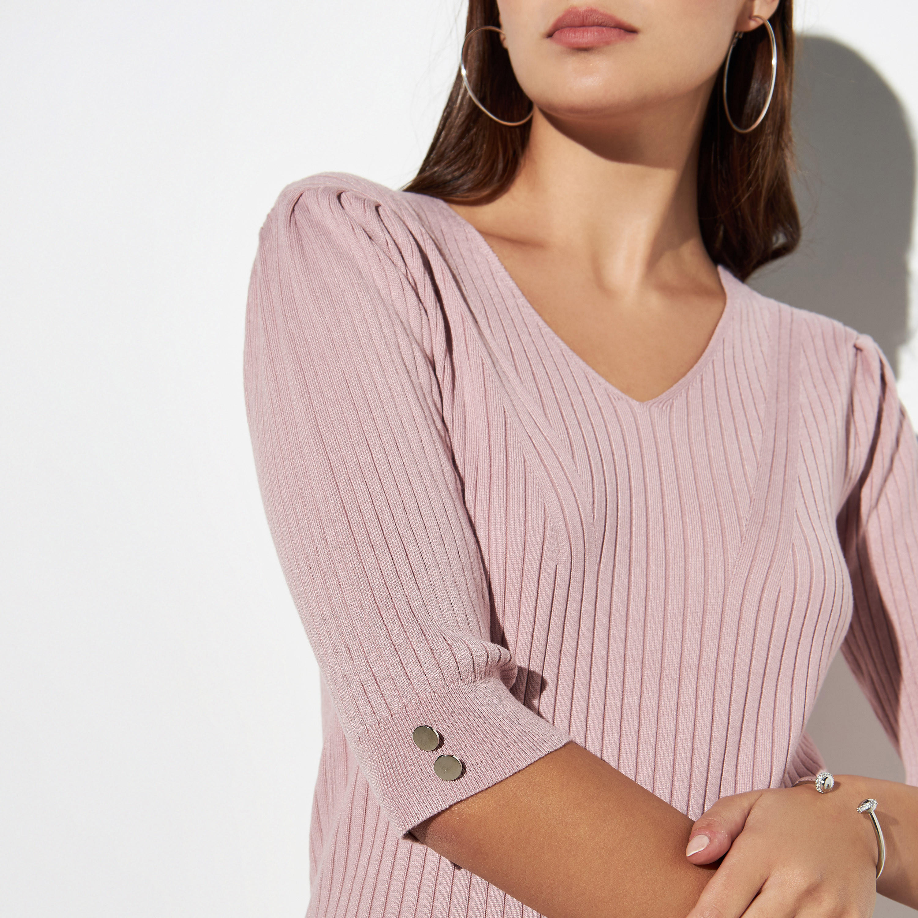 بلوزة بارزة الملمس بأكمام قصيرة وياقة V-women-clothing-tshirts-image-3