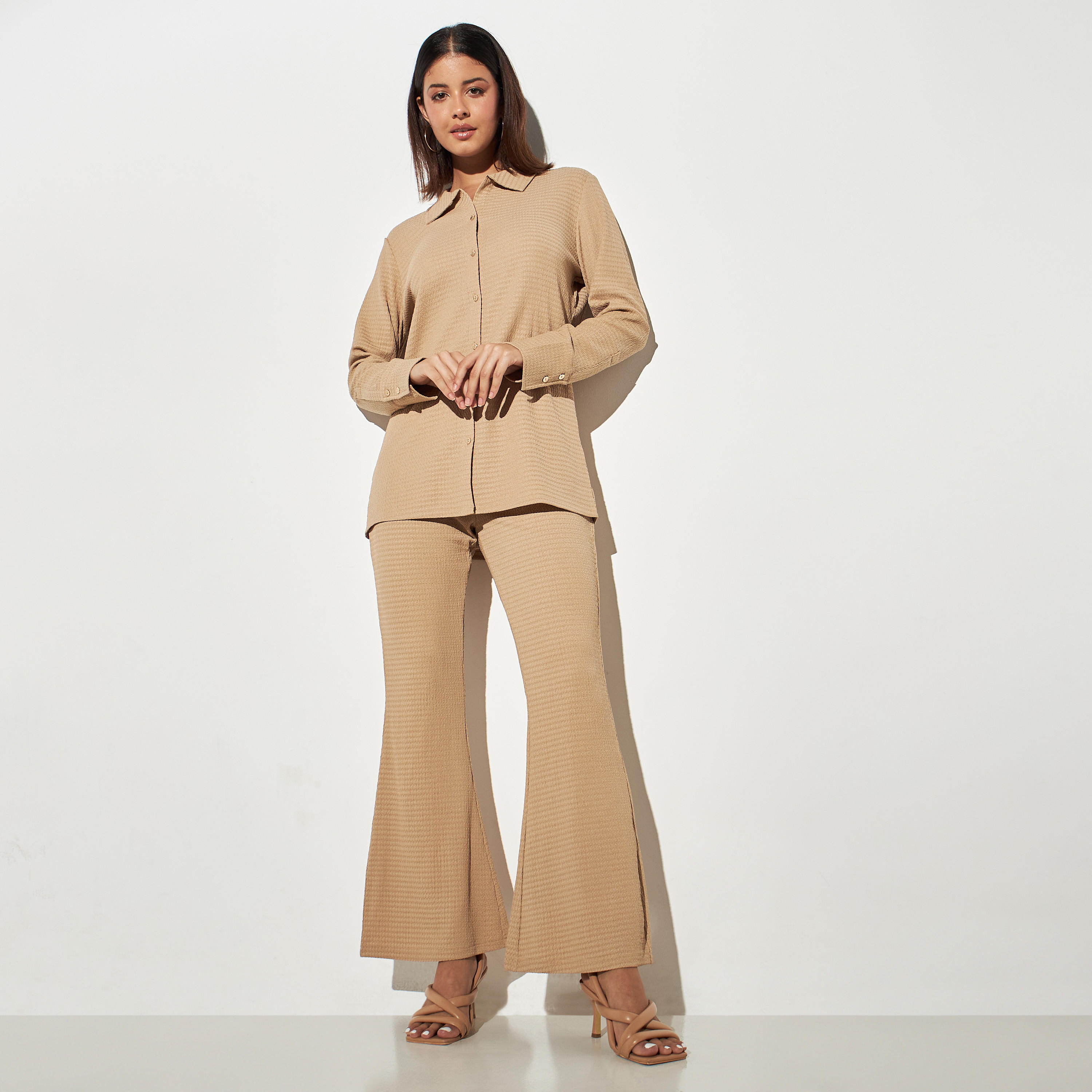 بنطلون واسع الساقين بارز الملمس بخصر مطاطي-women-clothing-bottoms-trousers-image-3