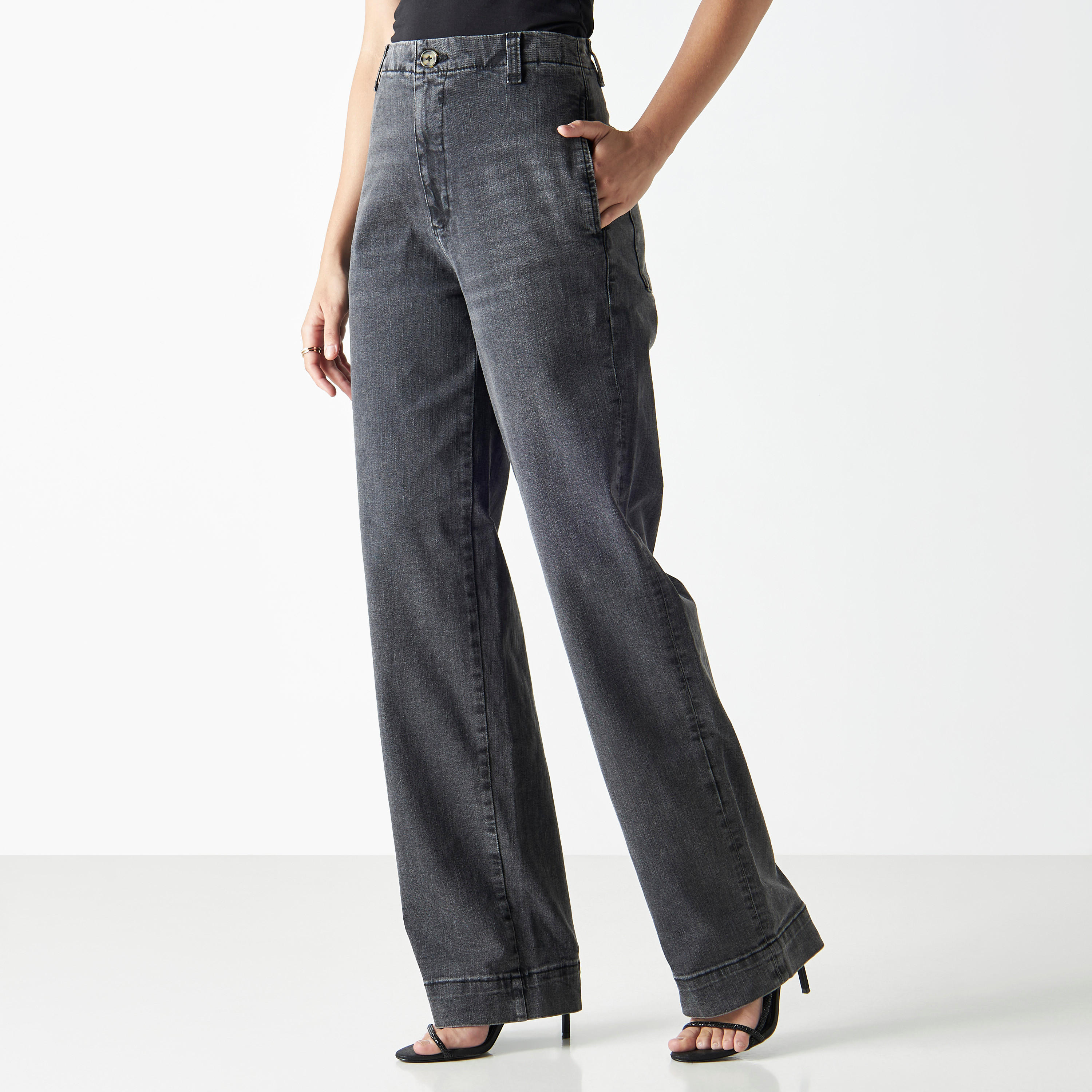 بنطلون جينز واسع الساقين بجيوب-women-clothing-bottoms-jeans-image-4