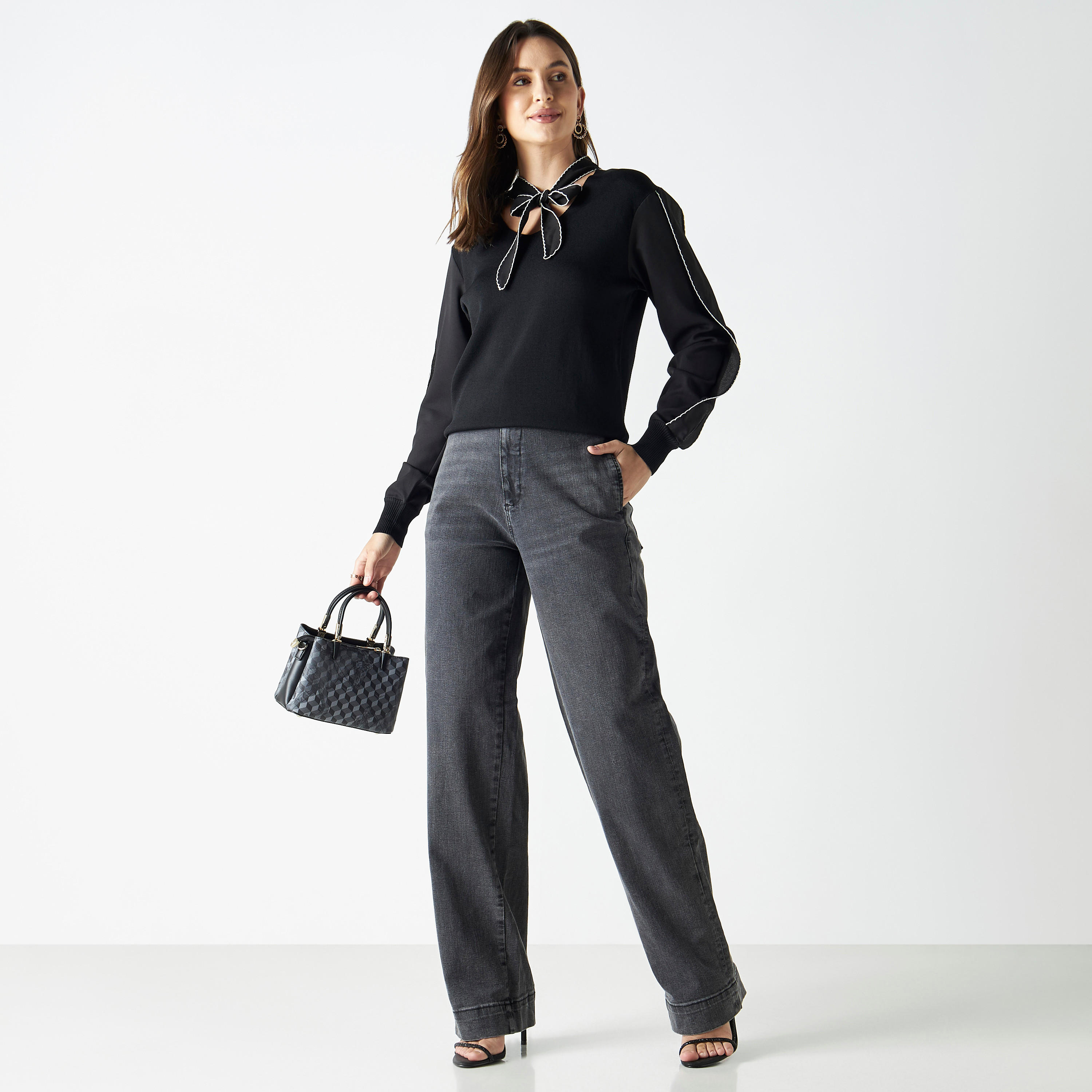 بنطلون جينز واسع الساقين بجيوب-women-clothing-bottoms-jeans-image-3