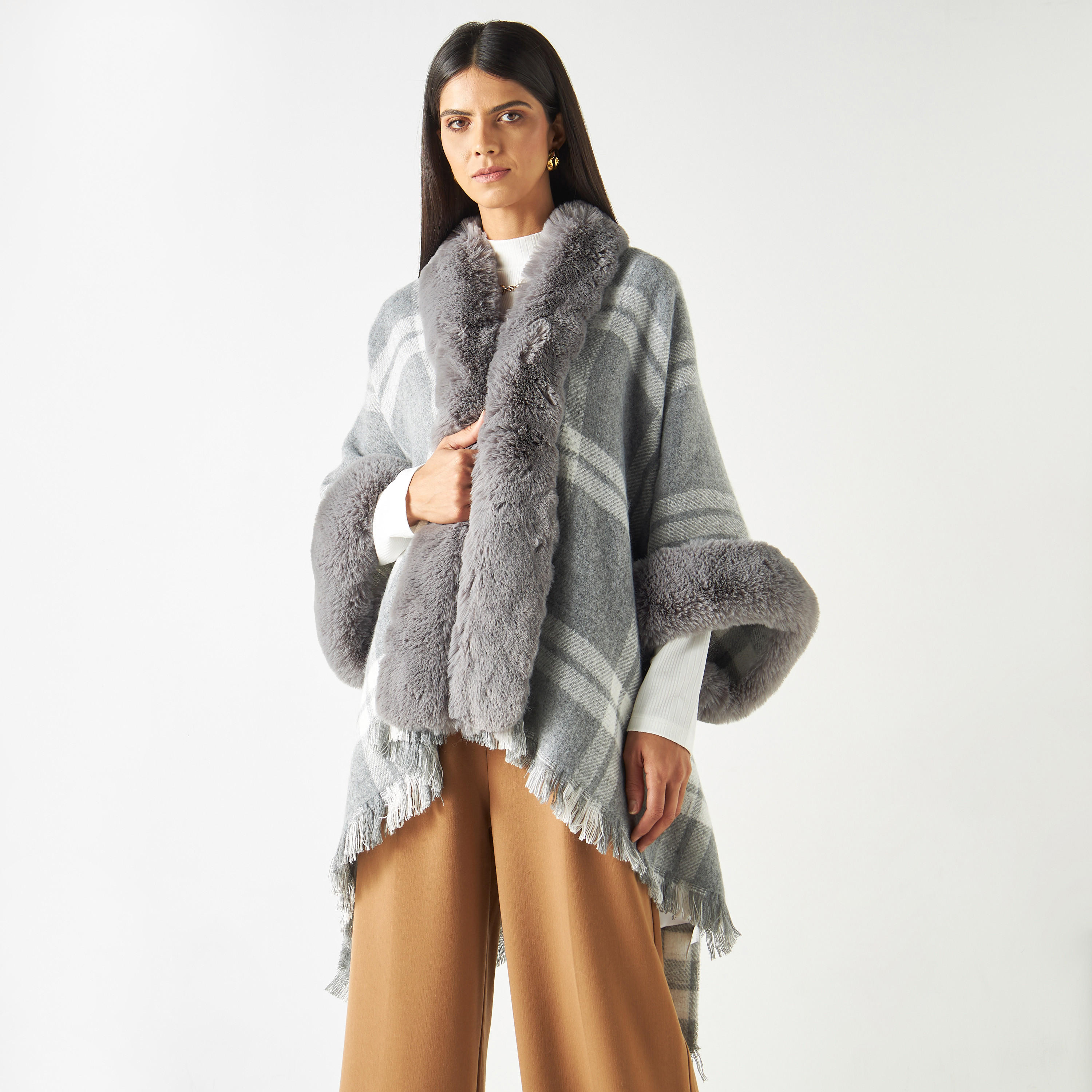 سترة كاروهات بتفاصيل قطيفة-women-clothing-shirtsandblouses-blouses-image-1