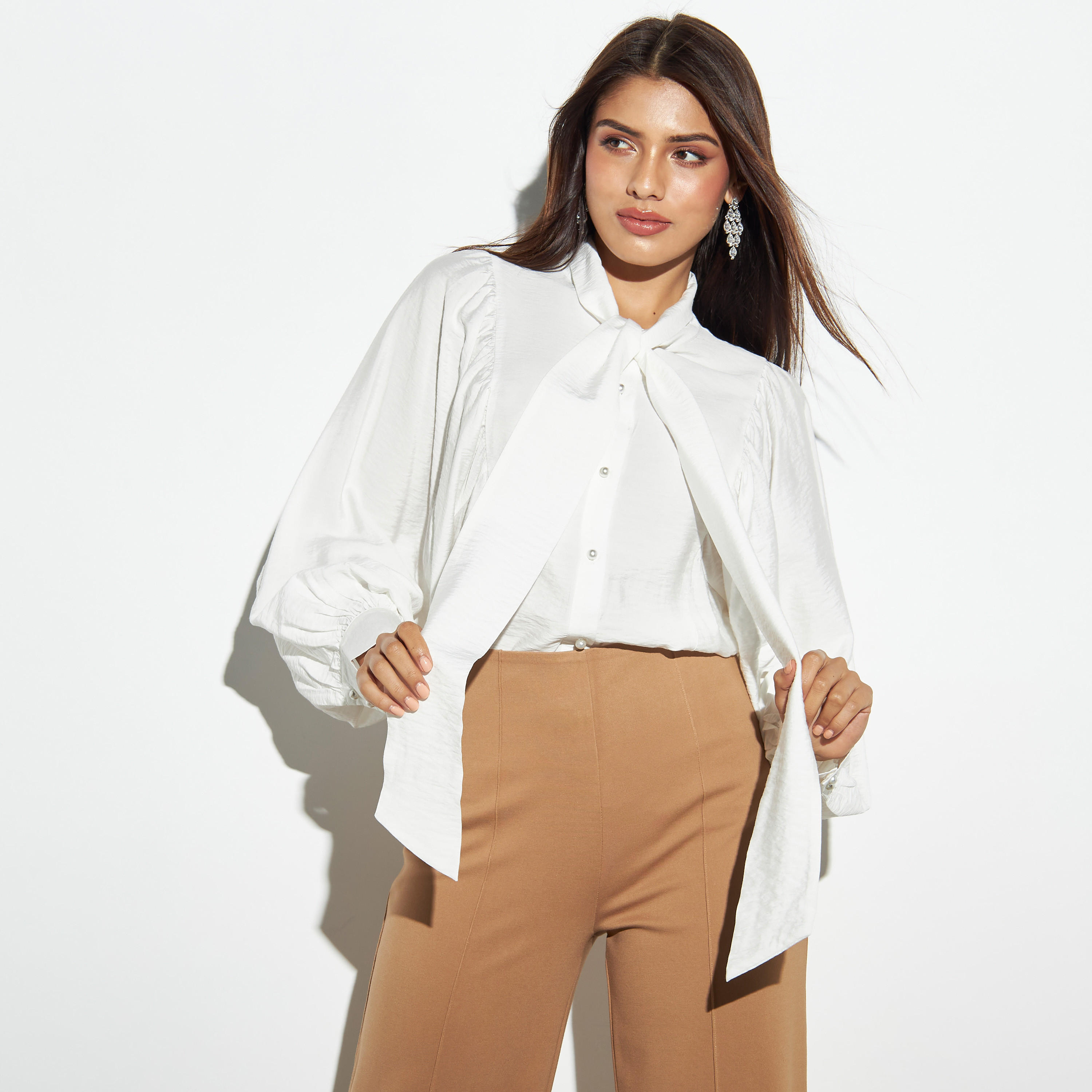 قميص بارز المملمس بأربطة ياقة وأكمام واسعة-women-clothing-shirtsandblouses-shirts-image-1