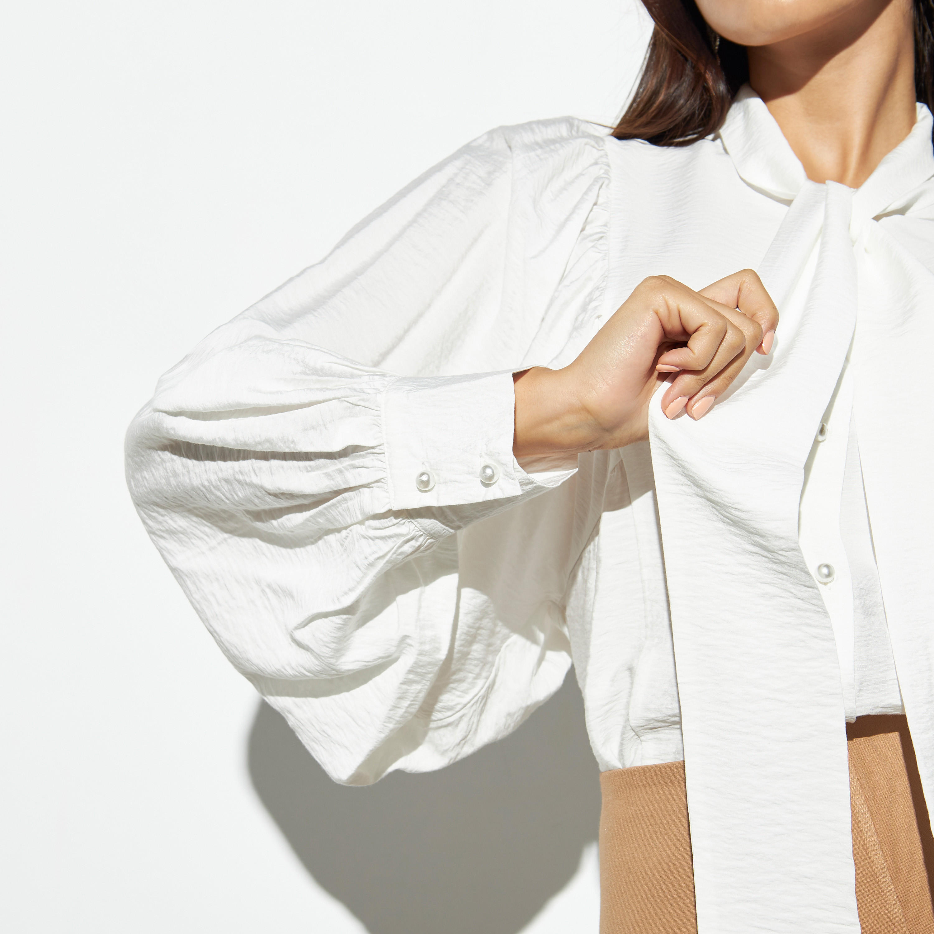 قميص بارز المملمس بأربطة ياقة وأكمام واسعة-women-clothing-shirtsandblouses-shirts-image-4