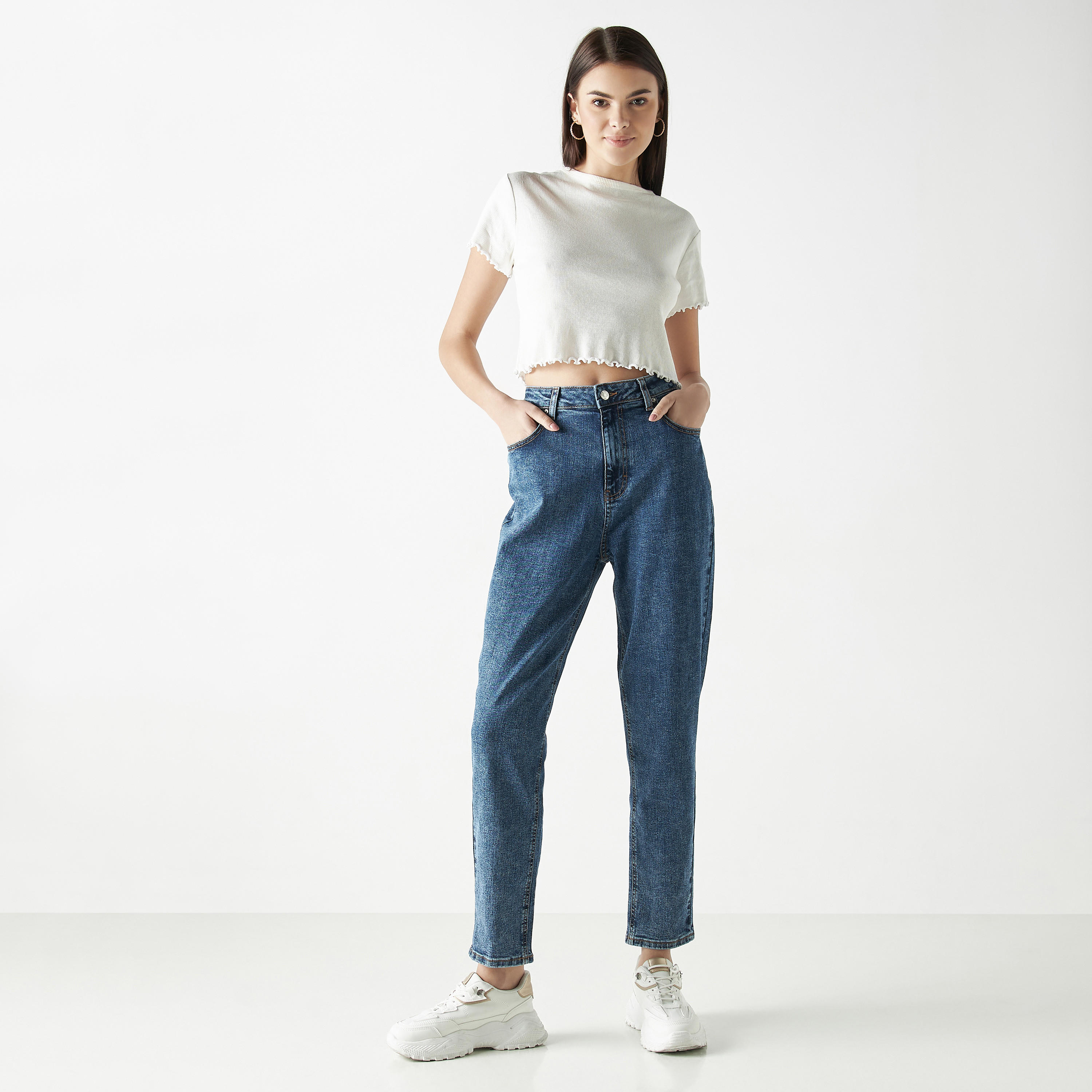 بنطلون جينز مومفيت بقصة عادية-women-clothing-bottoms-jeans-image-4
