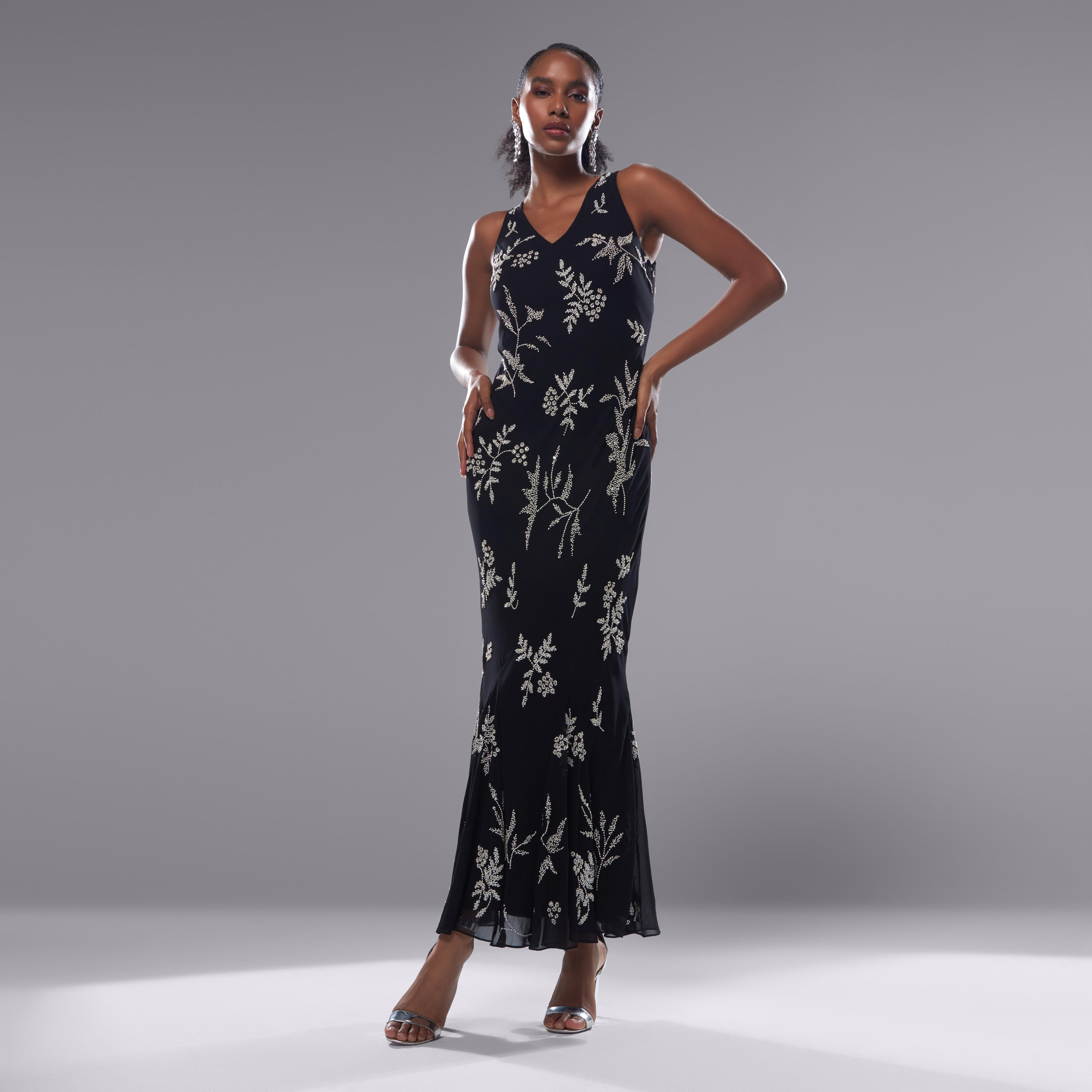 فستان طويل مزيّن دون أكمام بياقة v-women-clothing-dresses-image-1