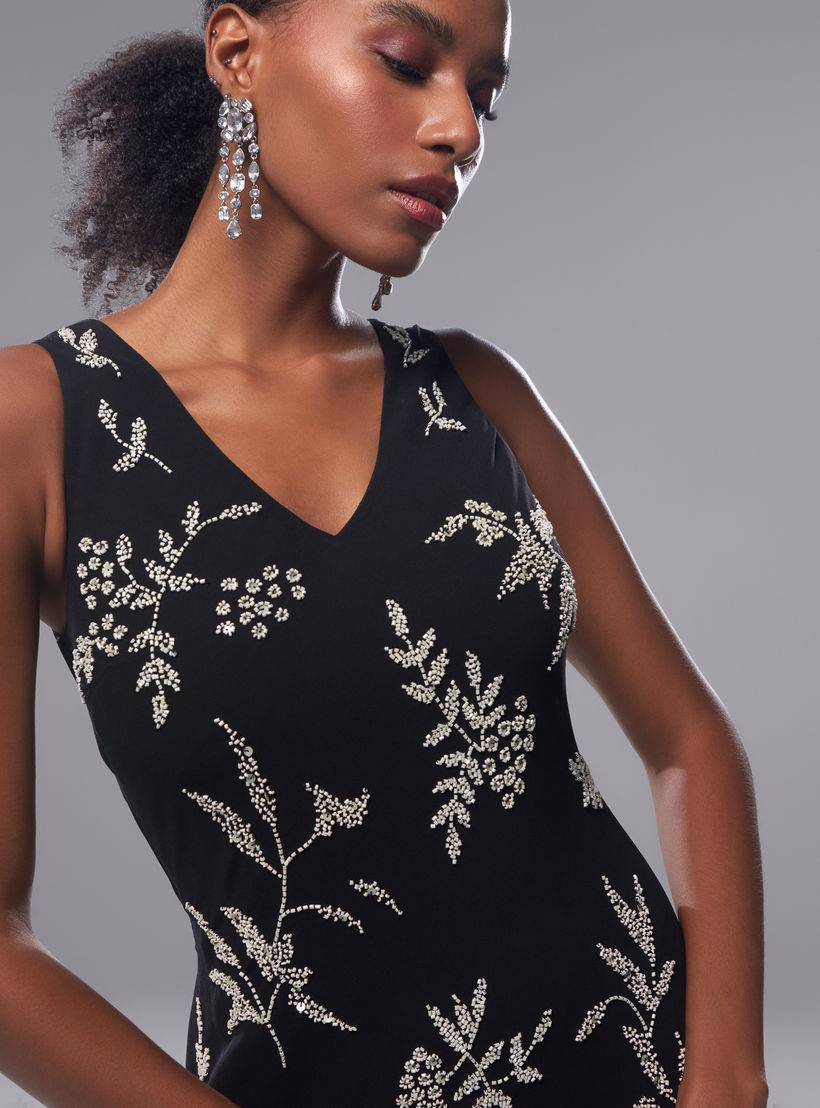 فستان طويل مزيّن دون أكمام بياقة v-women-clothing-dresses-image-4