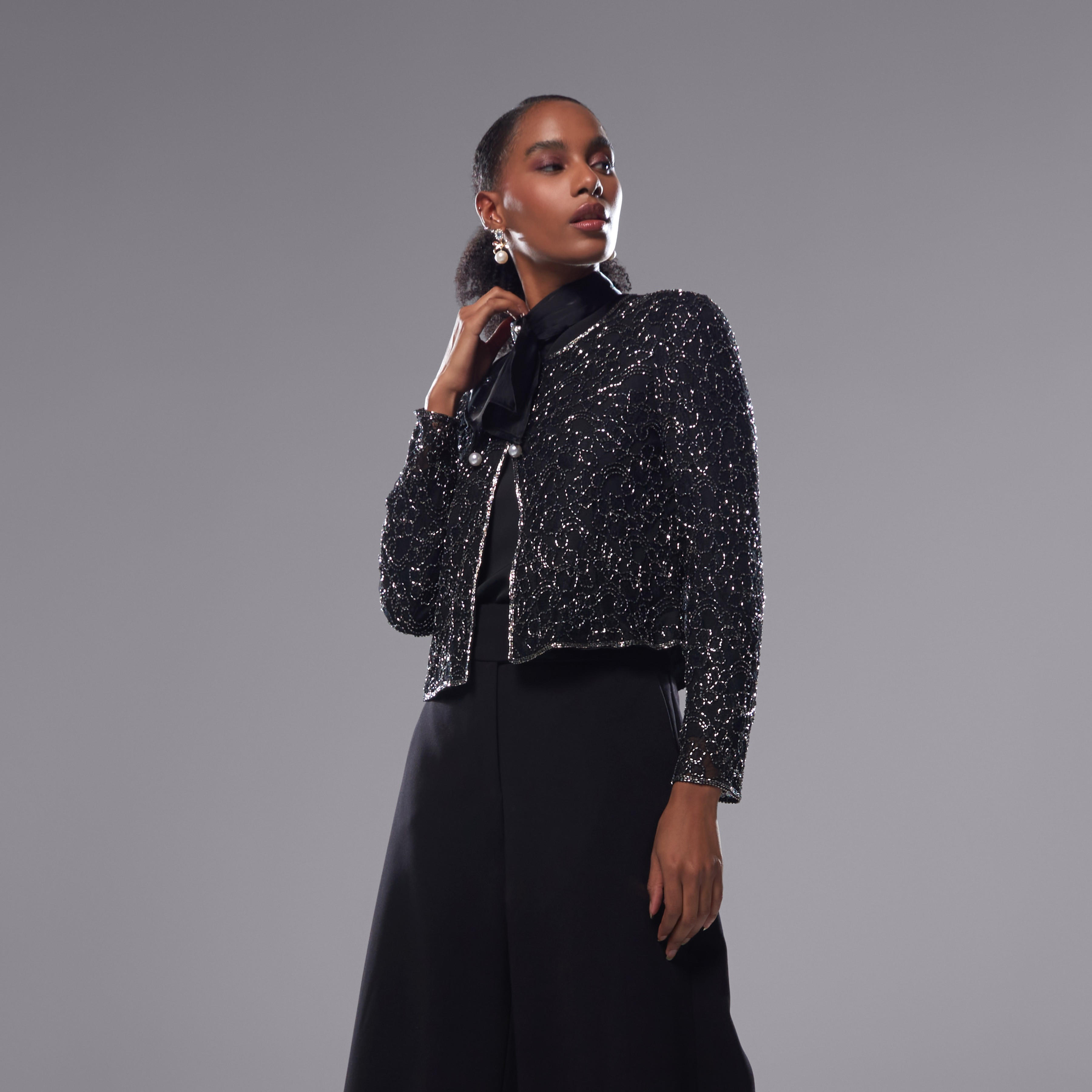 سترة مزيّنة بأكمام طويلة وياقة مستديرة-women-winterwear-coatsandjackets-jackets-image-2
