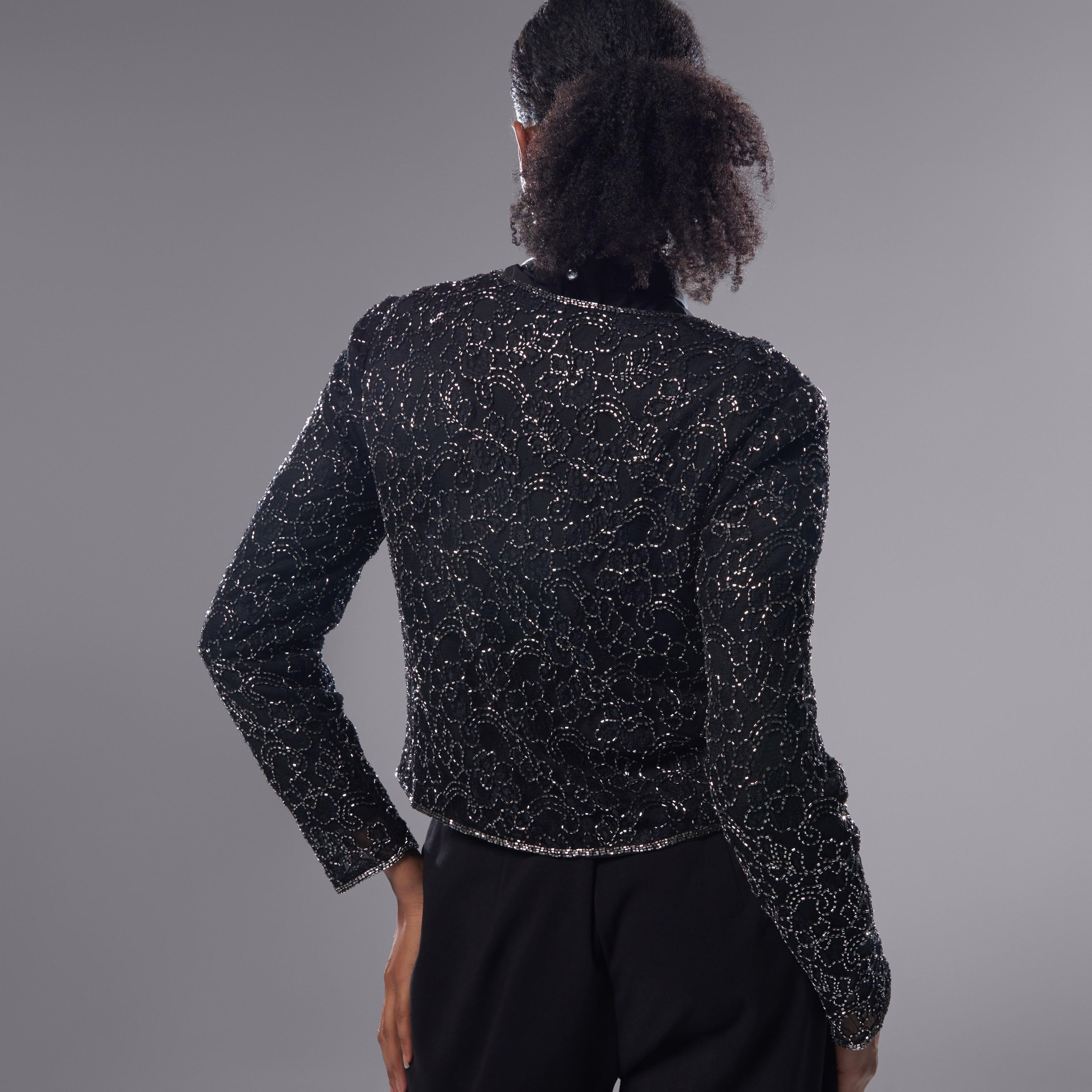 سترة مزيّنة بأكمام طويلة وياقة مستديرة-women-winterwear-coatsandjackets-jackets-image-3