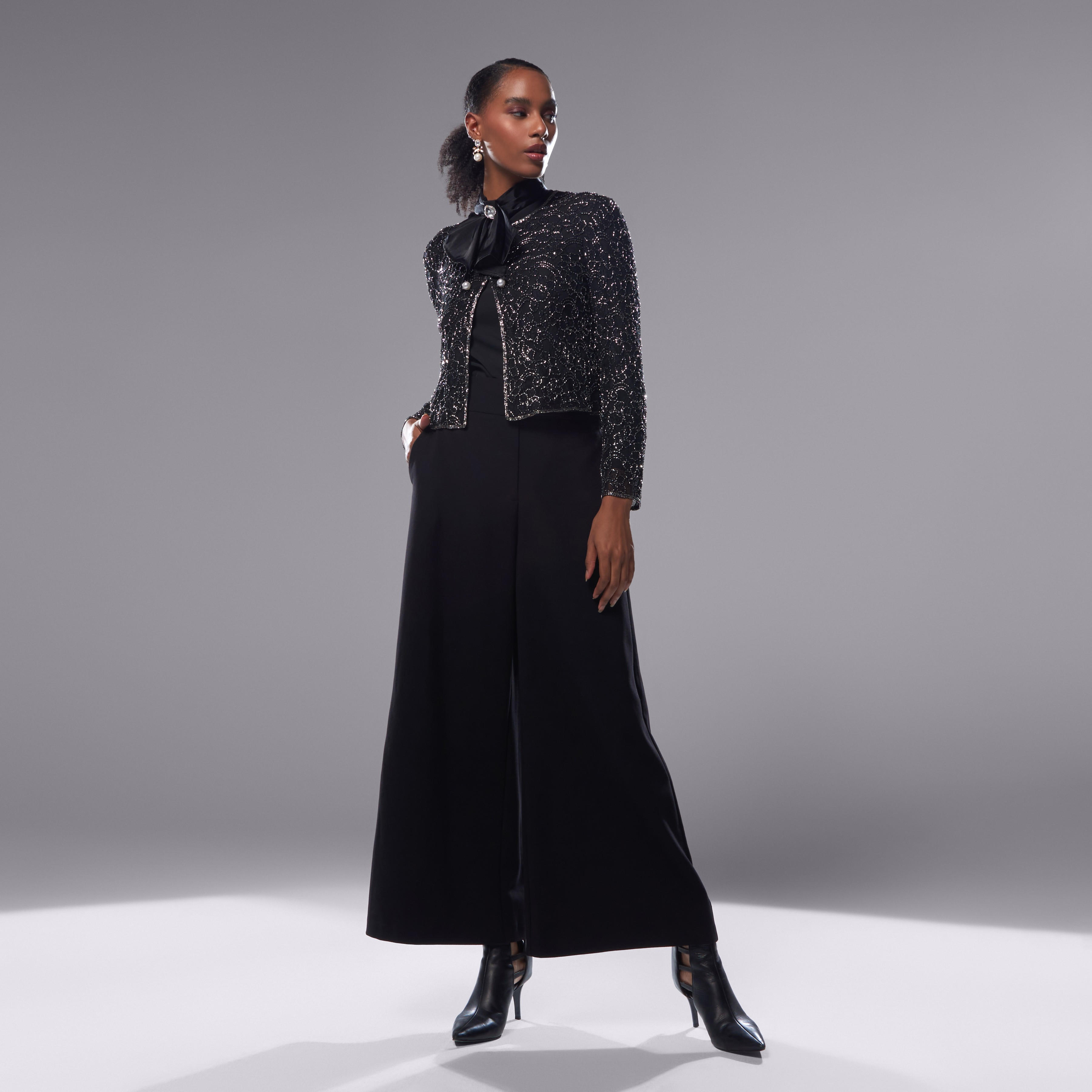 سترة مزيّنة بأكمام طويلة وياقة مستديرة-women-winterwear-coatsandjackets-jackets-image-4