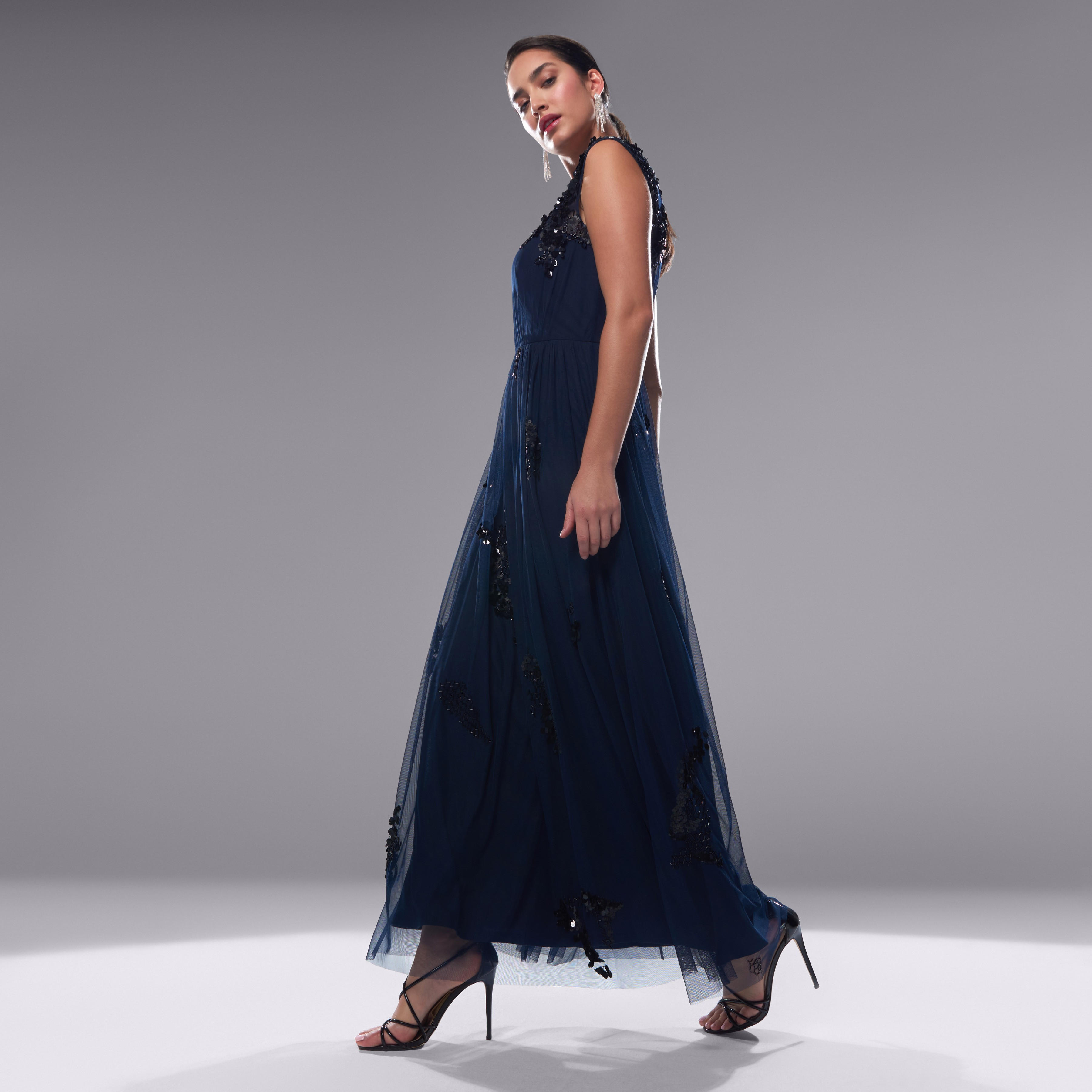 فستان طويل مزيّن دون أكمام بياقة مستديرة-women-clothing-dresses-image-2