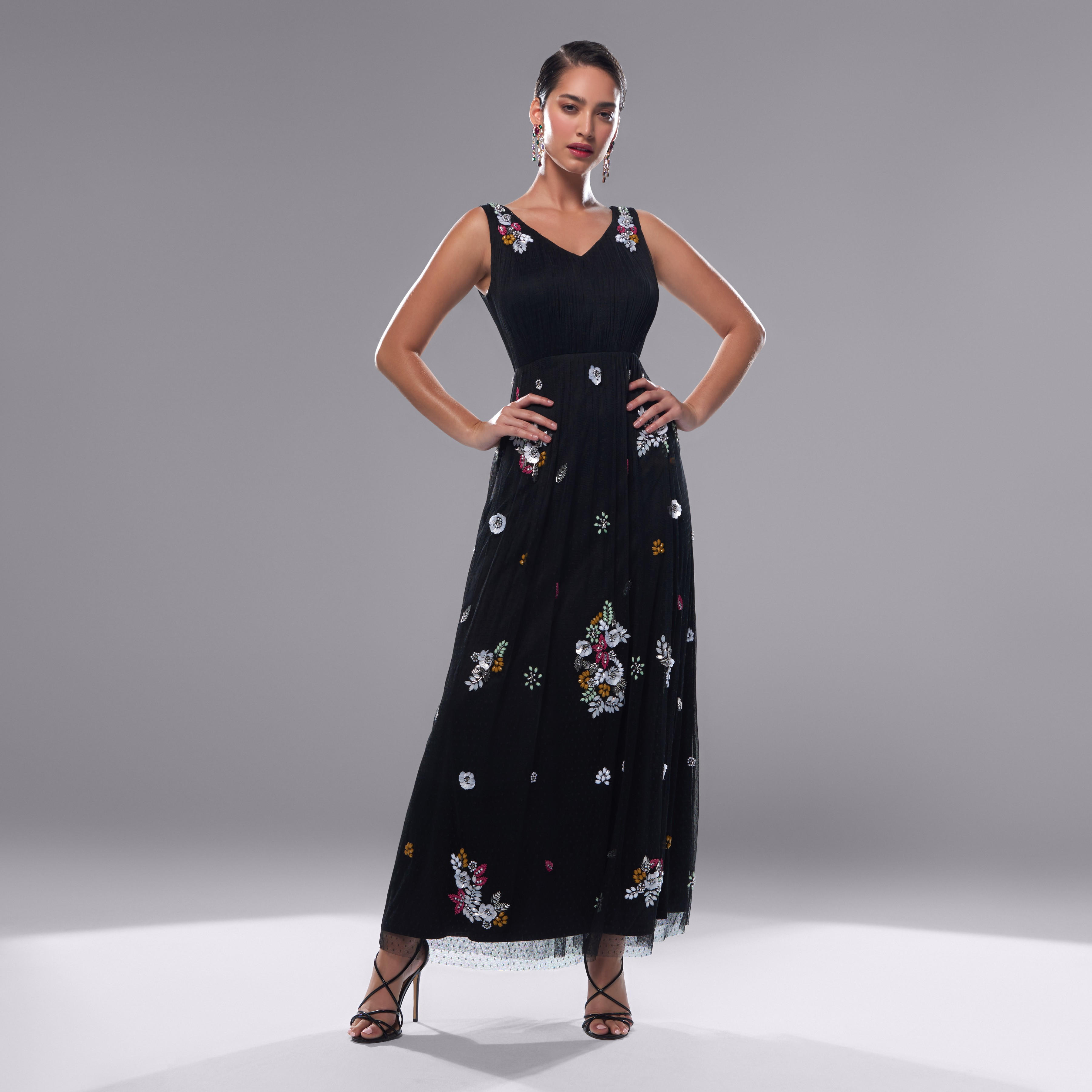 فستان طويل دون أكمام مزيّن بالأزهار مع ياقة v-women-clothing-dresses-image-1