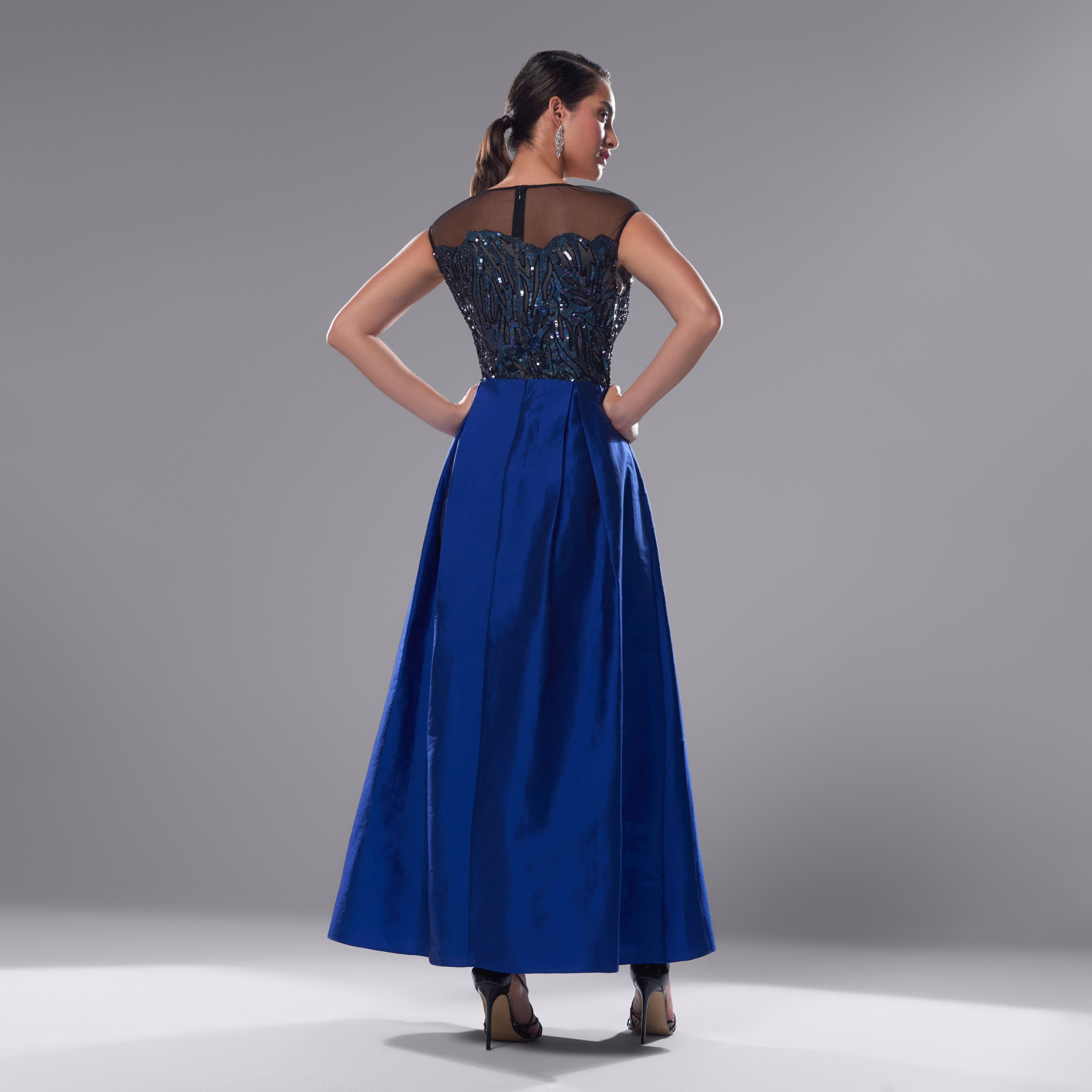 فستان طويل مزيّن دون أكمام بكُسرات-women-clothing-dresses-image-3