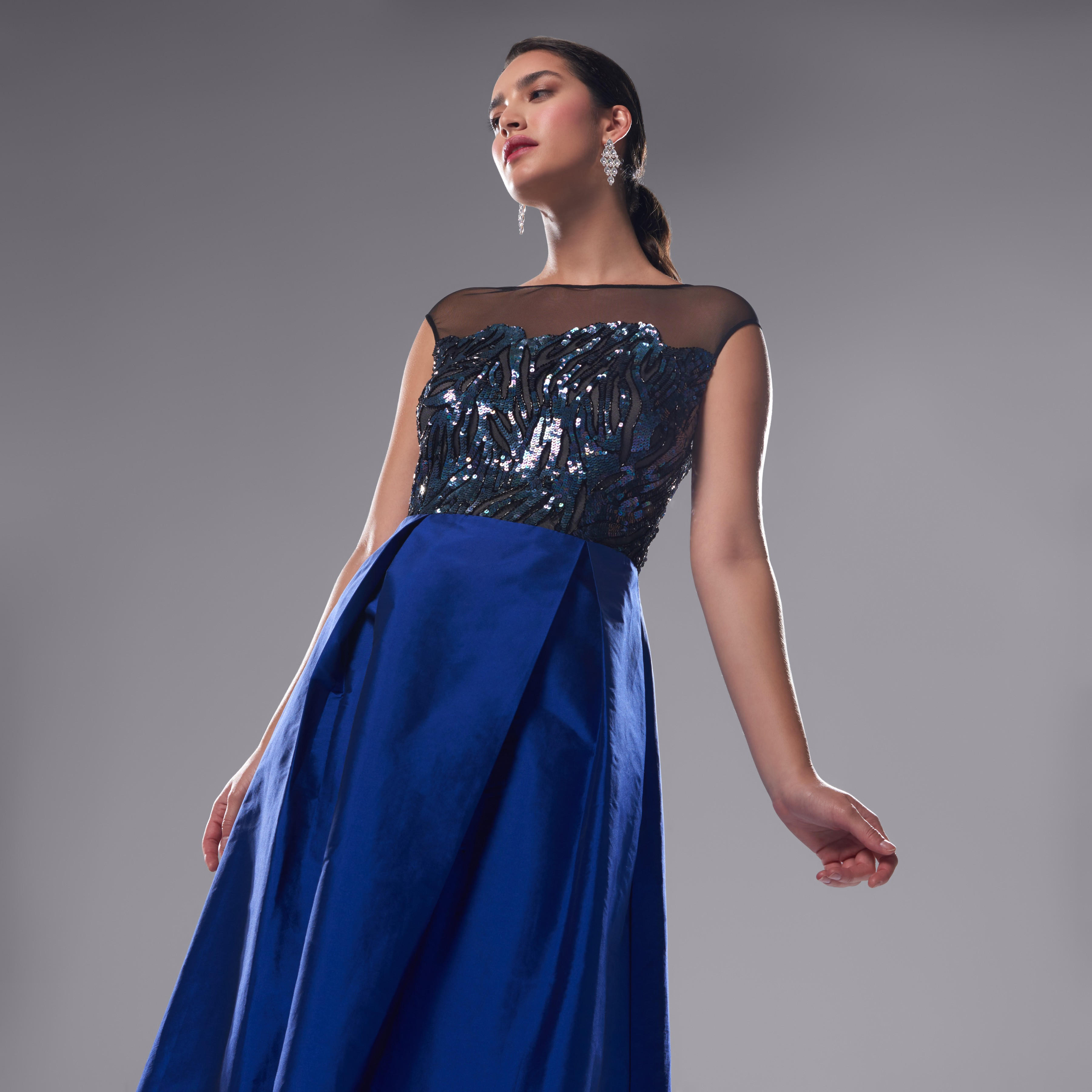 فستان طويل مزيّن دون أكمام بكُسرات-women-clothing-dresses-image-5