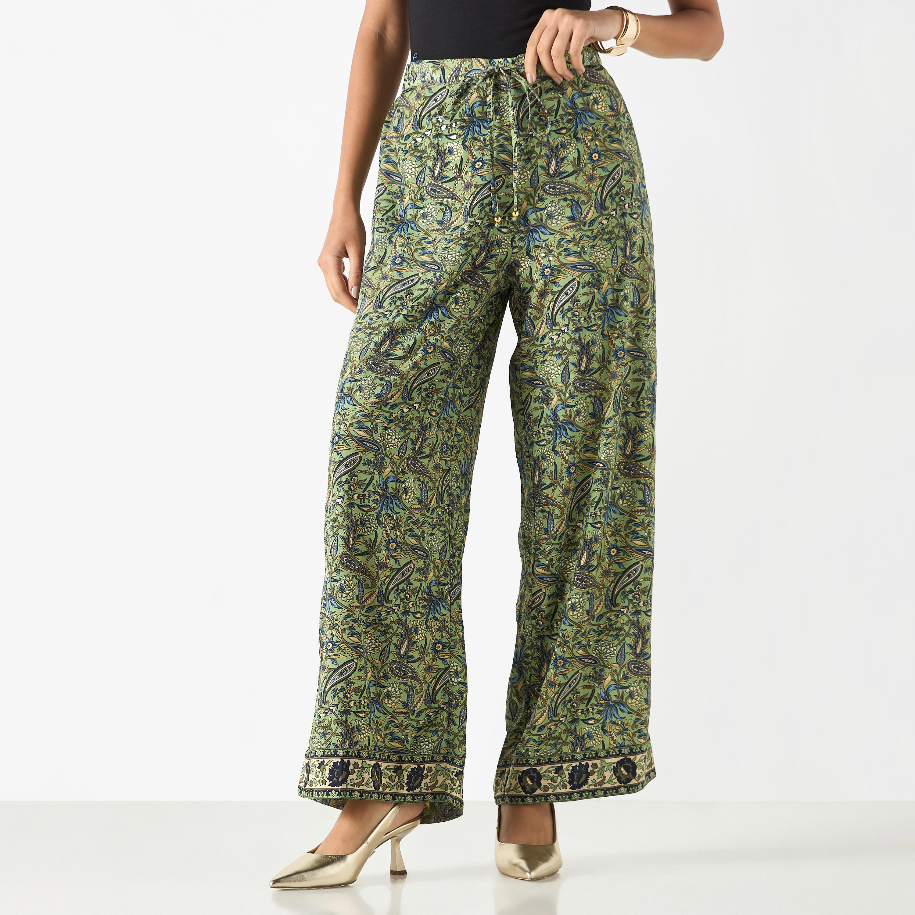 بنطلون واسع الساقين بخصر شبه مطاطي وجيوب وطبعات-women-clothing-trousers-image-1