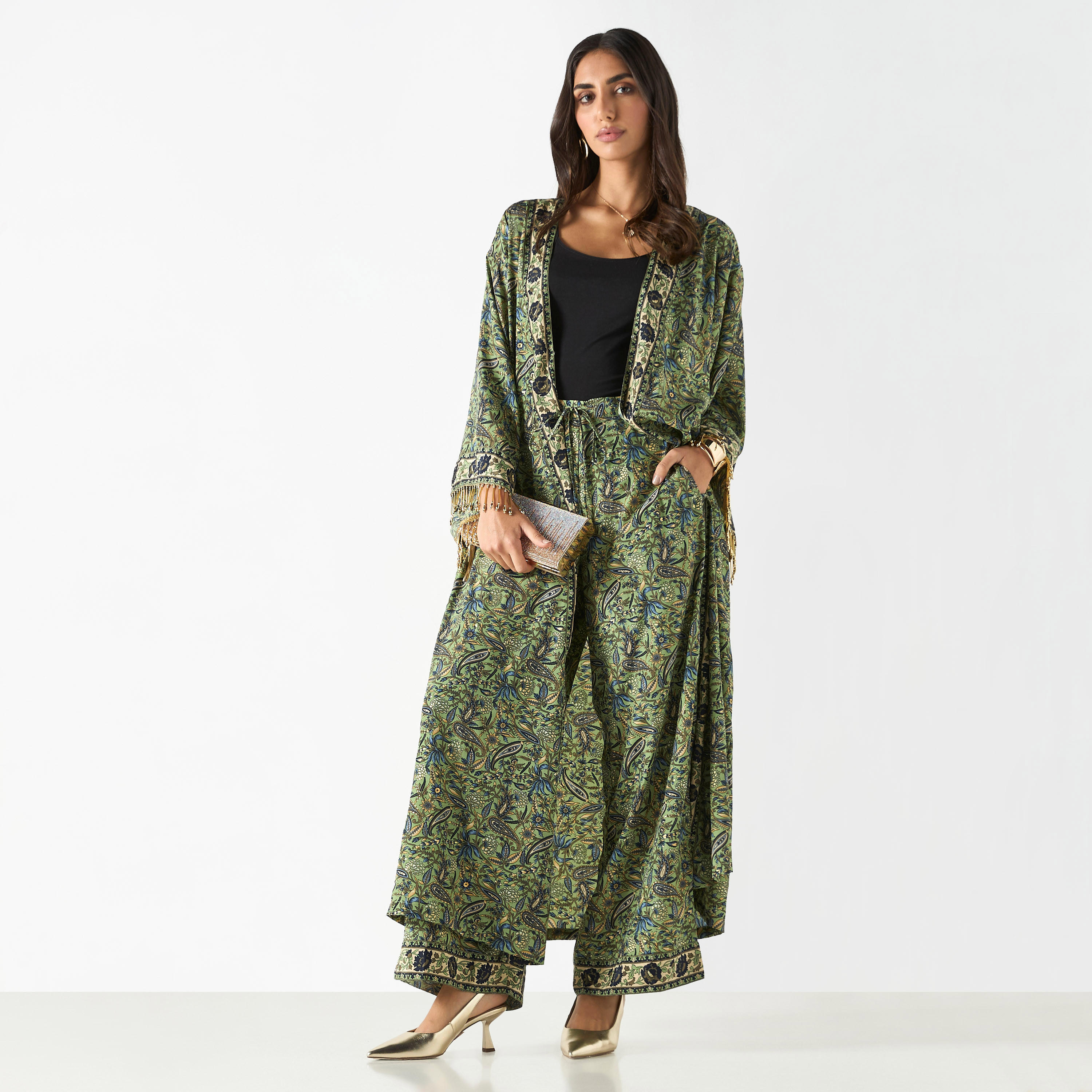 بنطلون واسع الساقين بخصر شبه مطاطي وجيوب وطبعات-women-clothing-trousers-image-2