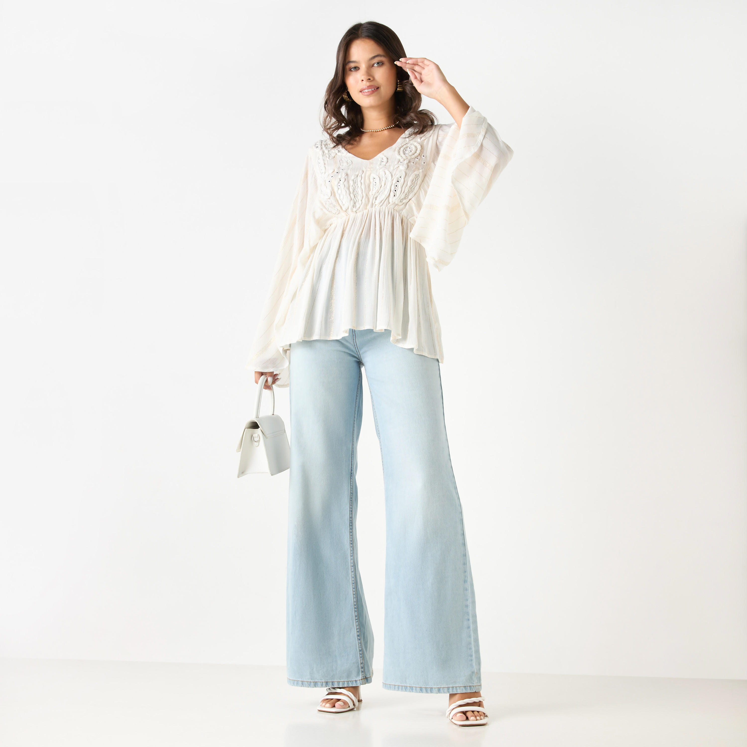 بلوزة مطرزة بياقة V وأكمام جرس طويلة-women-clothing-shirtsandblouses-blouses-image-2