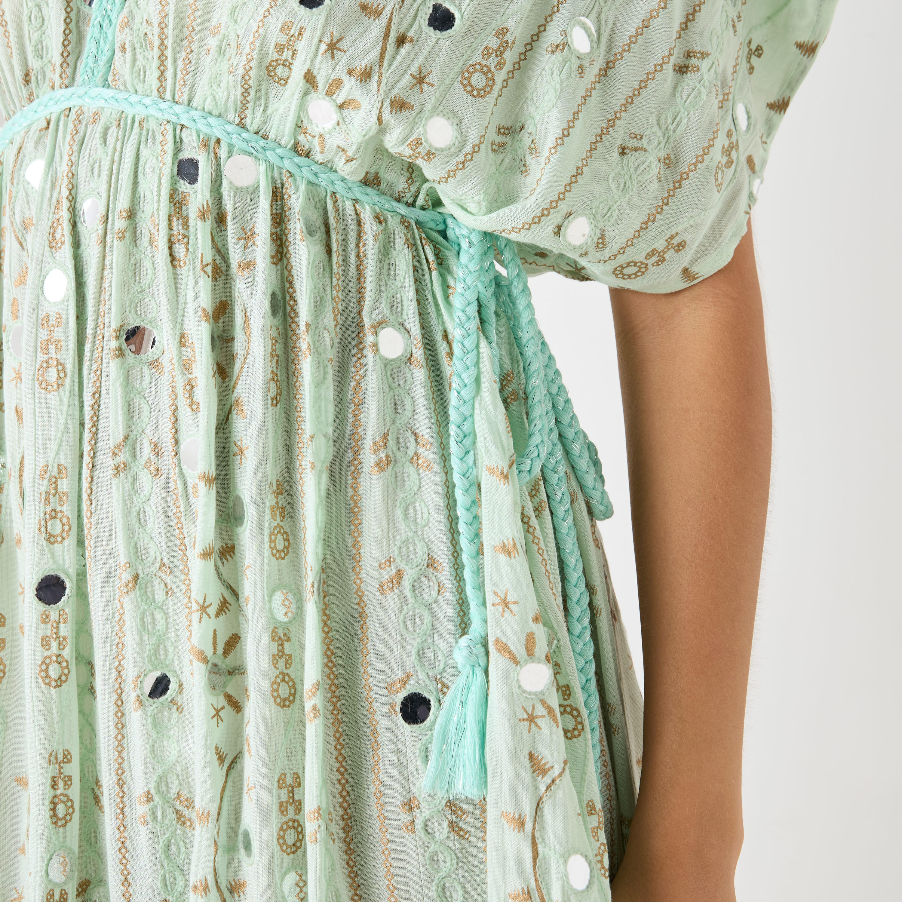 فستان طويل بياقة V وطبعات وتفاصيل عاكسة-women-clothing-dresses-image-4