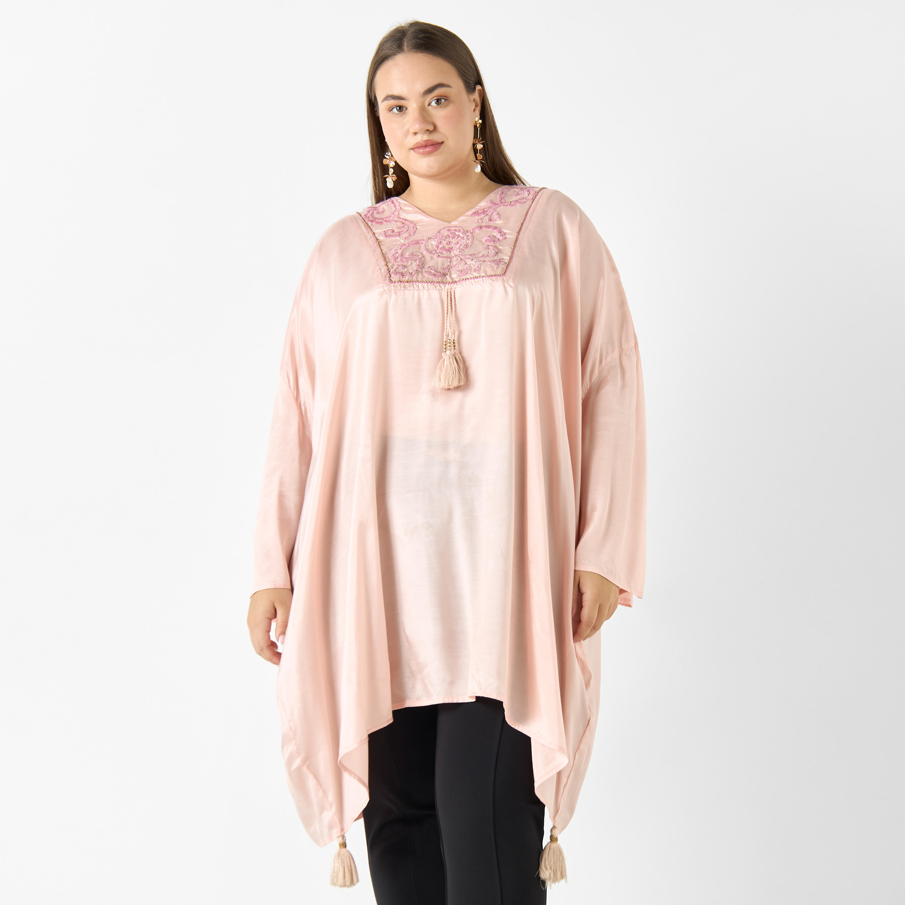 قفطان تونيك مطرّز بطول غير متساوي وياقة V-women-clothing-shirtsandblouses-blouses-image-4
