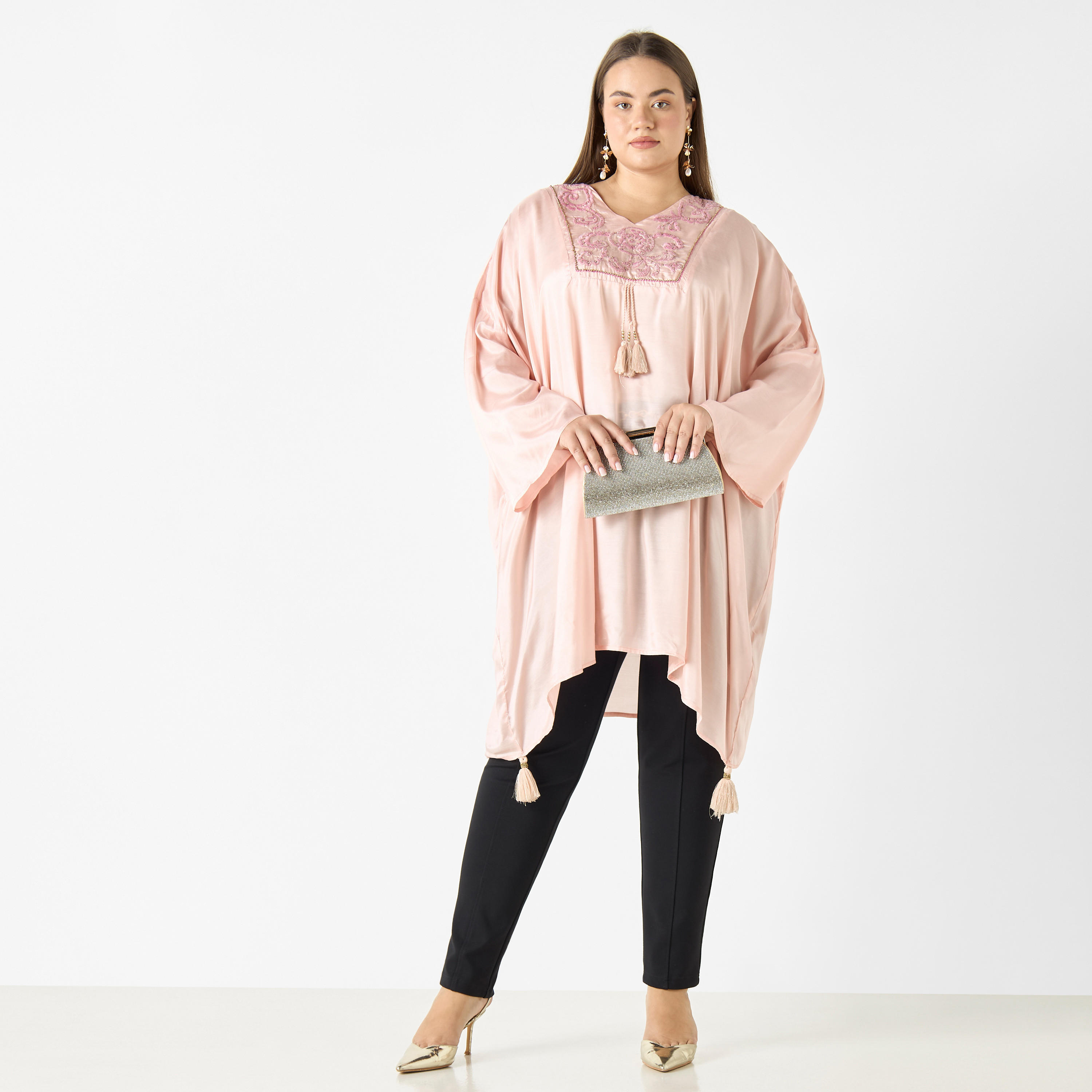 قفطان تونيك مطرّز بطول غير متساوي وياقة V-women-clothing-shirtsandblouses-blouses-image-3