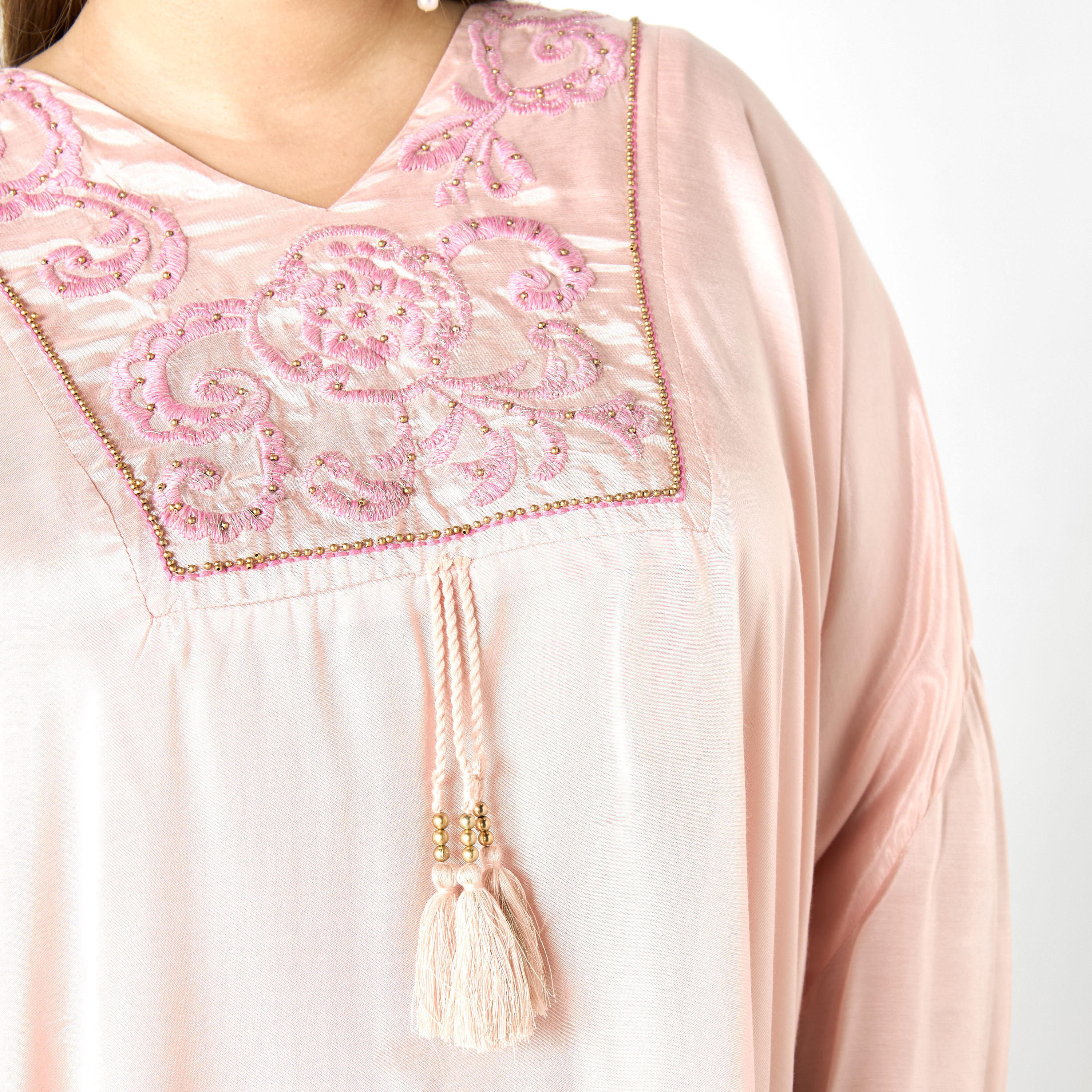 قفطان تونيك مطرّز بطول غير متساوي وياقة V-women-clothing-shirtsandblouses-blouses-image-1