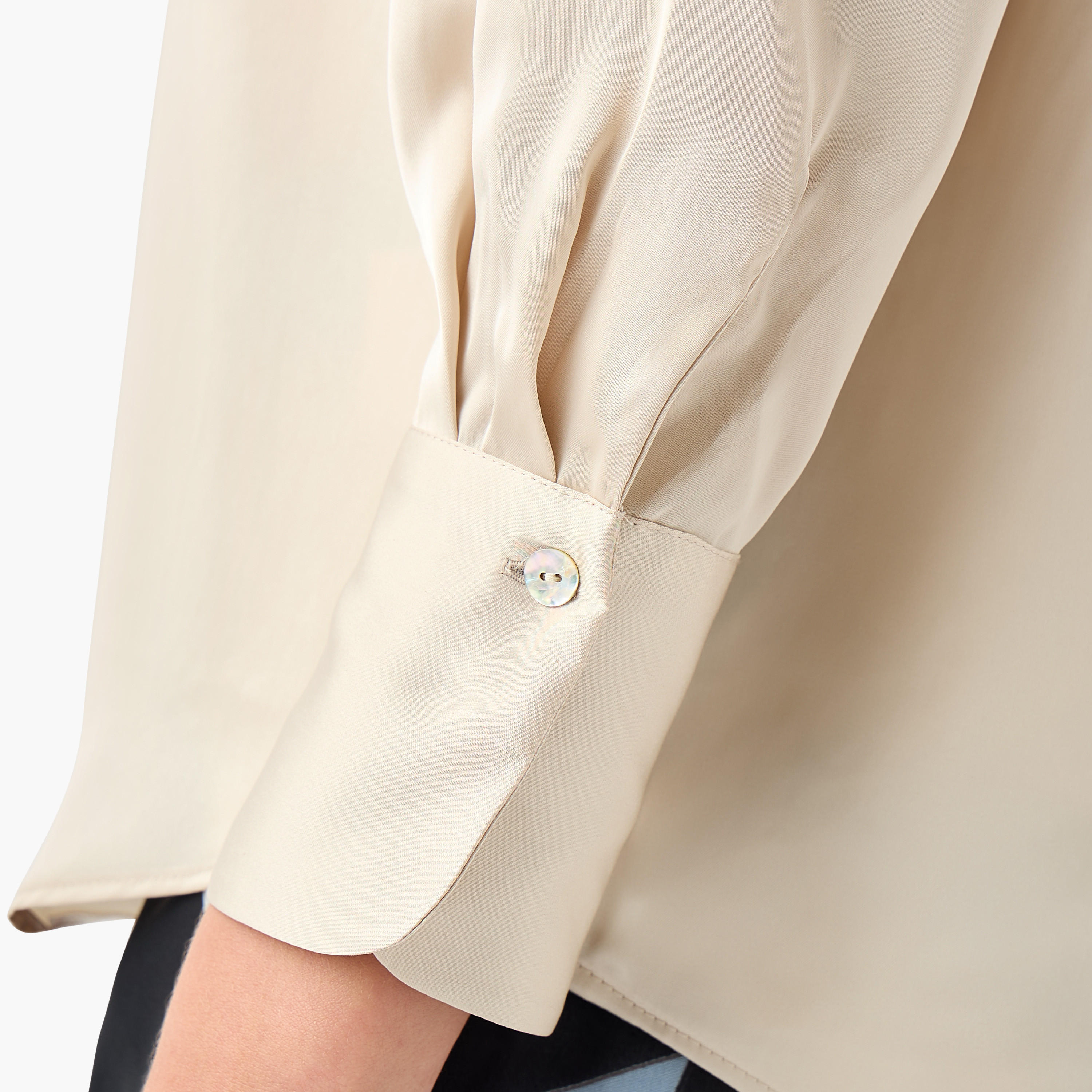 قميص ساتان بقصة عادية وياقة-women-clothing-shirtsandblouses-shirts-image-2