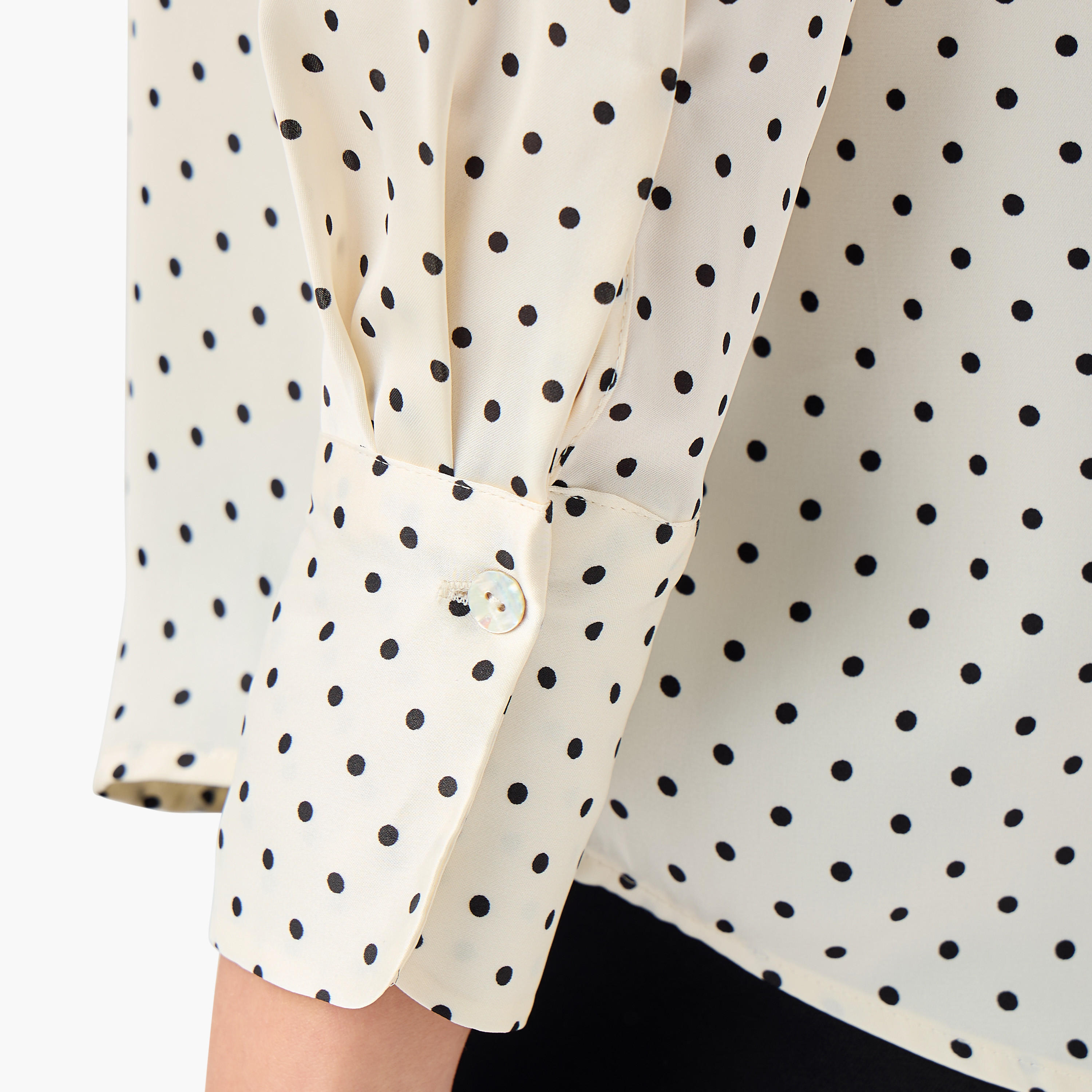 قميص ساتان بقصة عادية وياقة وطبعات-women-clothing-shirtsandblouses-shirts-image-5