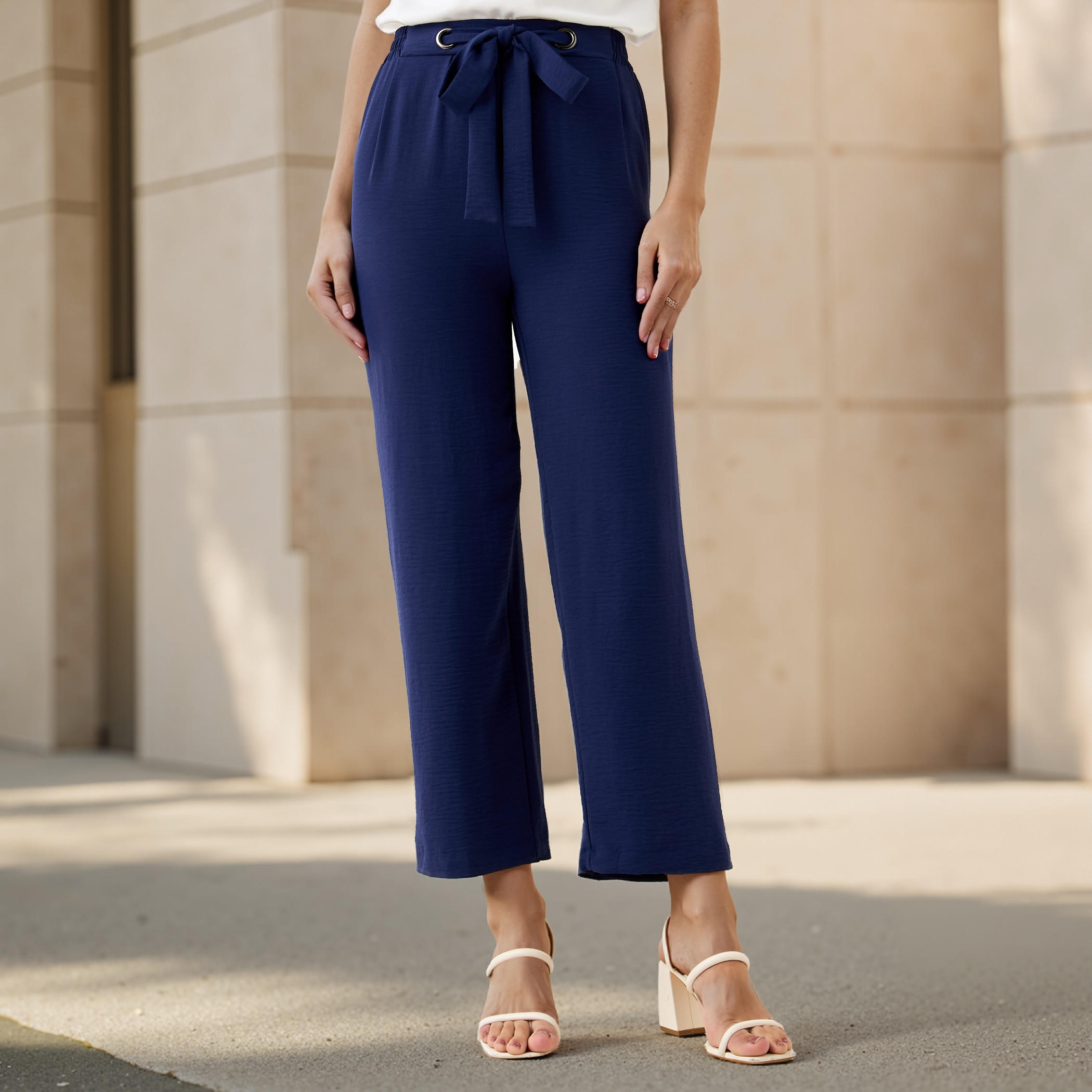 بنطلون بارز الملمس برباط إغلاق-women-clothing-bottoms-trousers-image-1