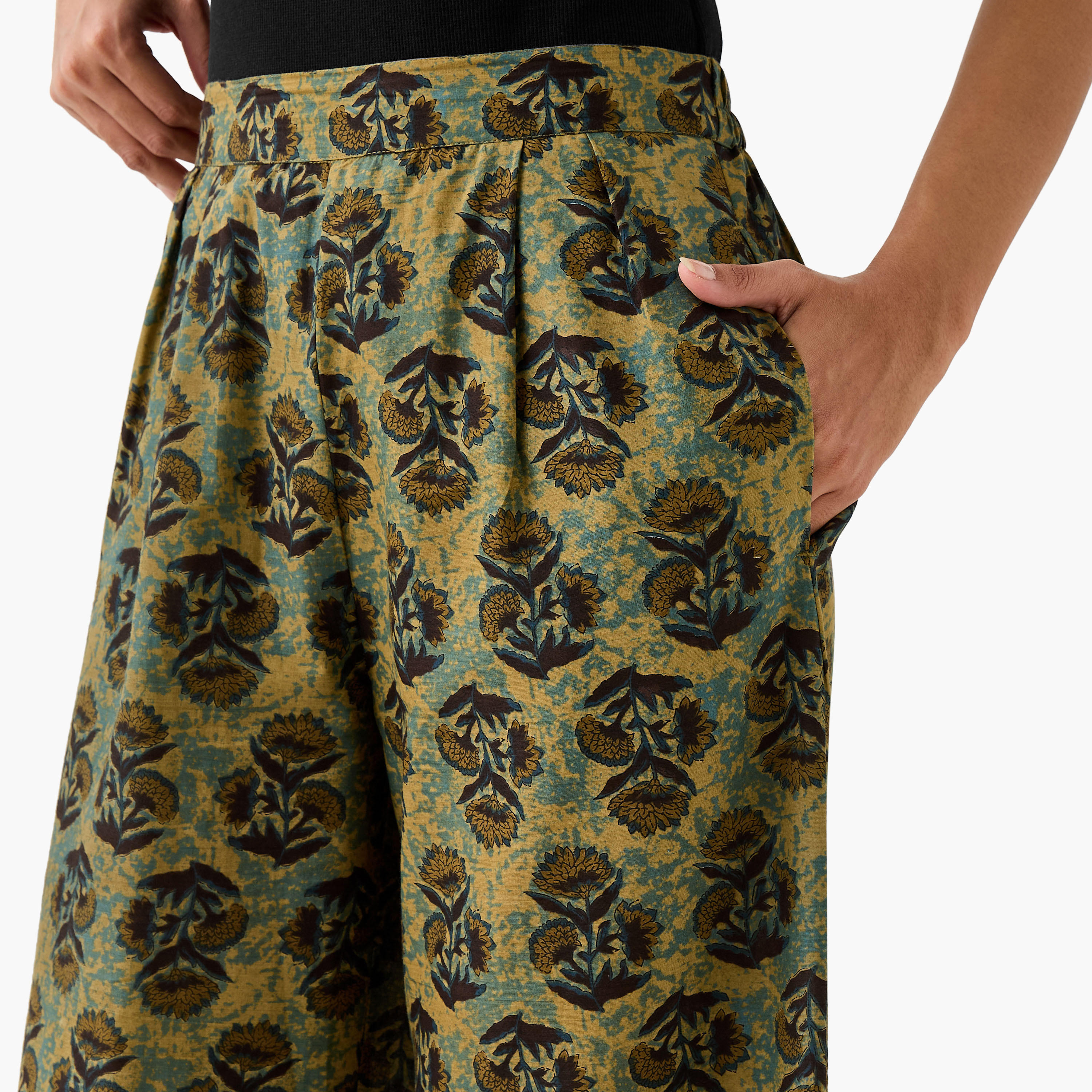 بنطلون بالازو بقصة مريحة وخصر مرن وطبعة زهور-women-clothing-bottoms-trousers-image-4
