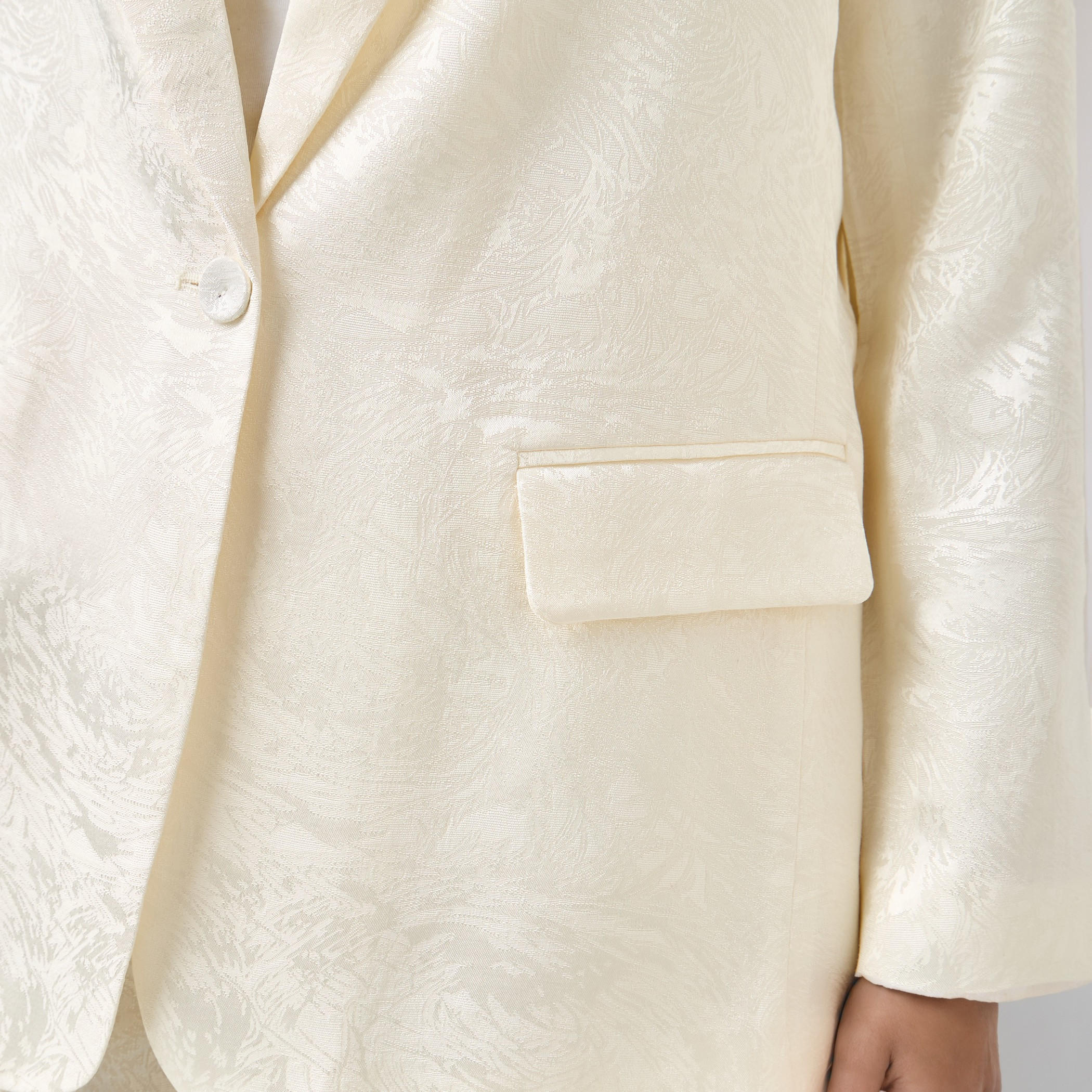جاكيت بليزر جاكار بارز الملمس بياقة مطوية وجيوب-women-clothing-coatsandjackets-blazers-image-4