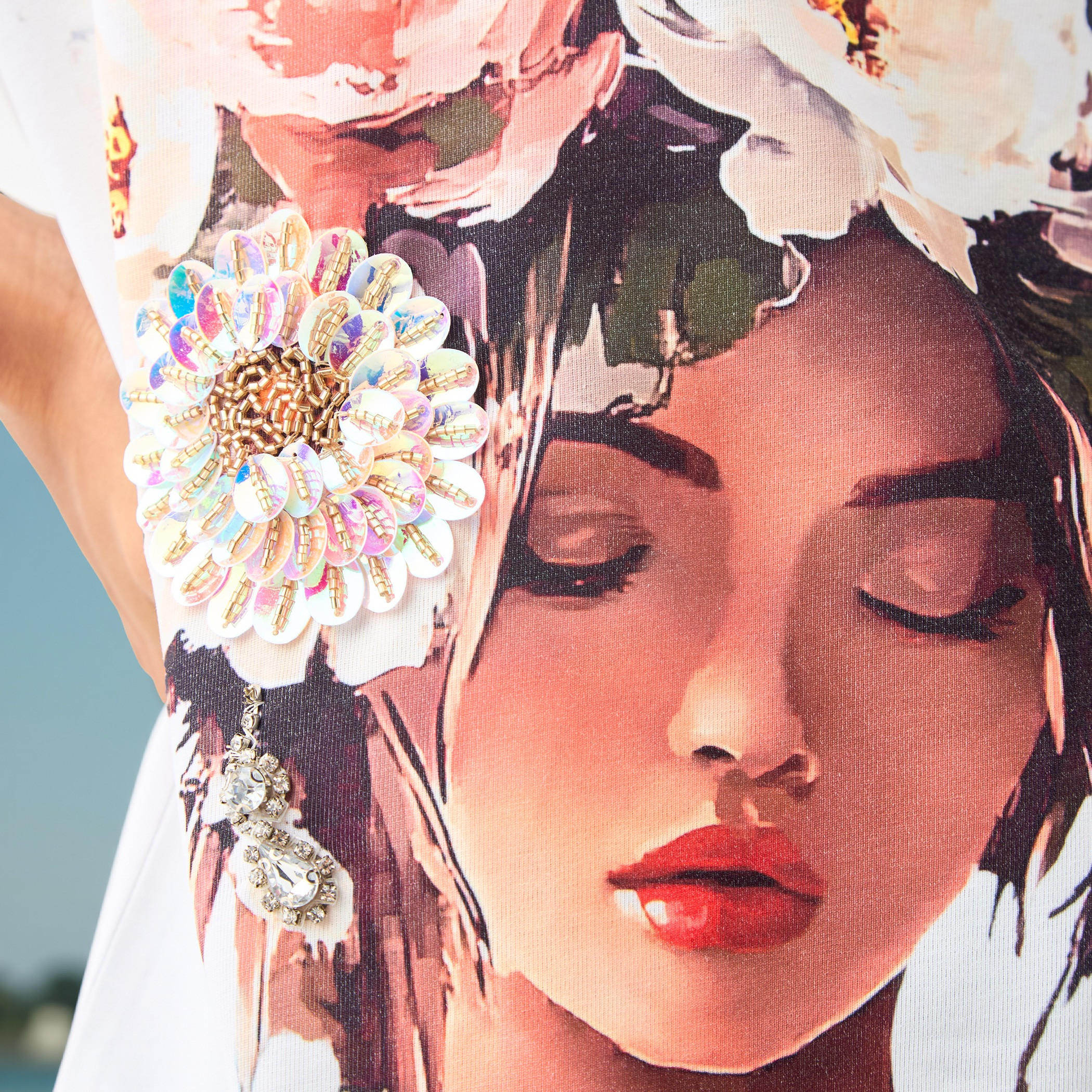 تيشيرت بطبعات جرافيك-women-clothing-tshirts-image-1