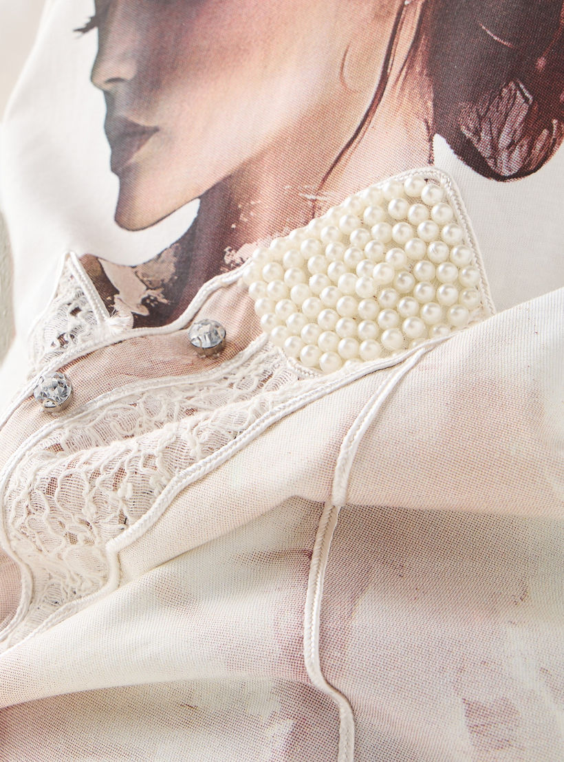 تيشيرت بياقة ضيقة وطبعات جرافيك-women-clothing-tshirts-image-5