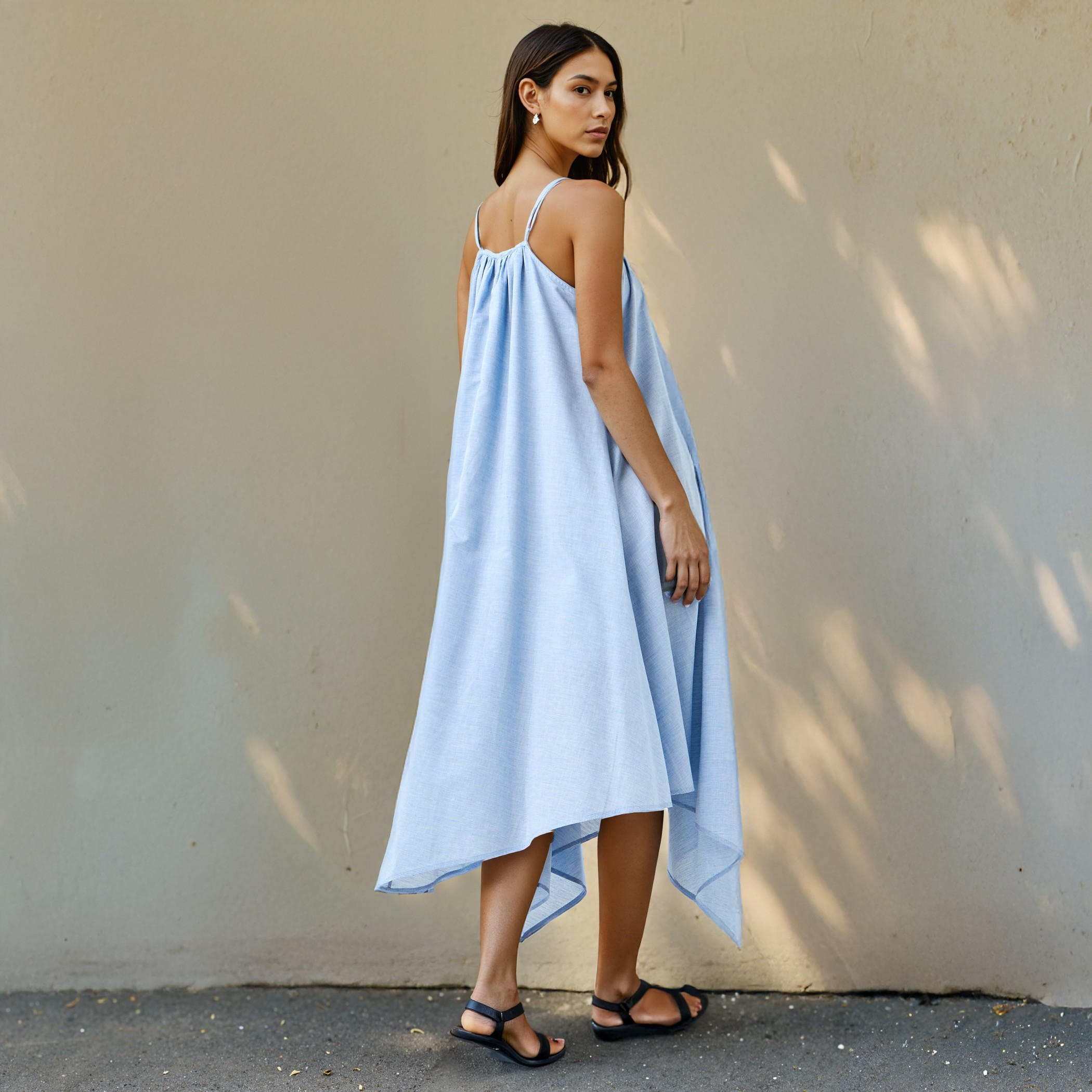 فستان شامبراي قطن ميدي بحمالات رفيعة وحواف غير متماثلة -women-clothing-dresses-image-3