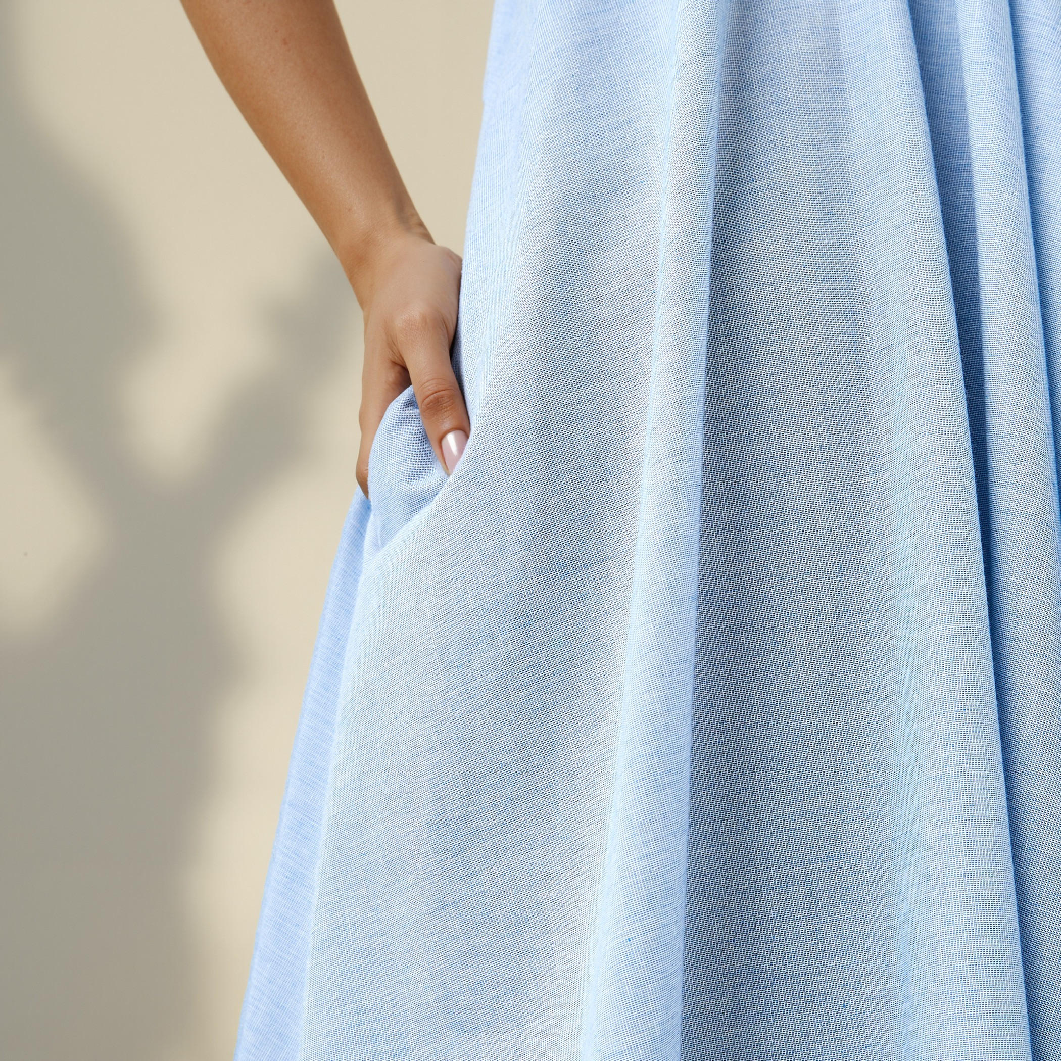 فستان شامبراي قطن ميدي بحمالات رفيعة وحواف غير متماثلة -women-clothing-dresses-image-5