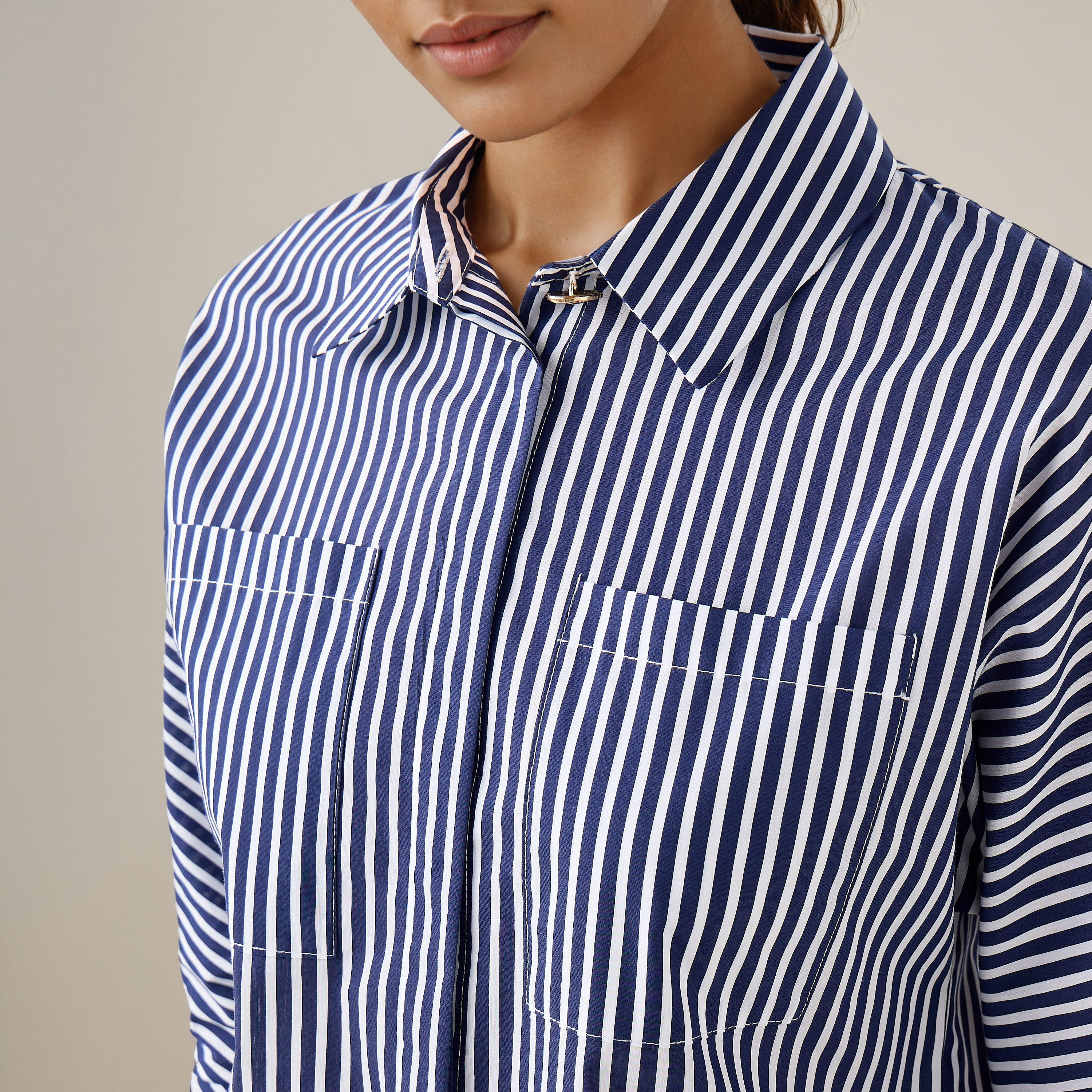 قميص مقلم بقصة عادية وياقة وجيوب على الصدر-women-clothing-shirtsandblouses-shirts-image-2