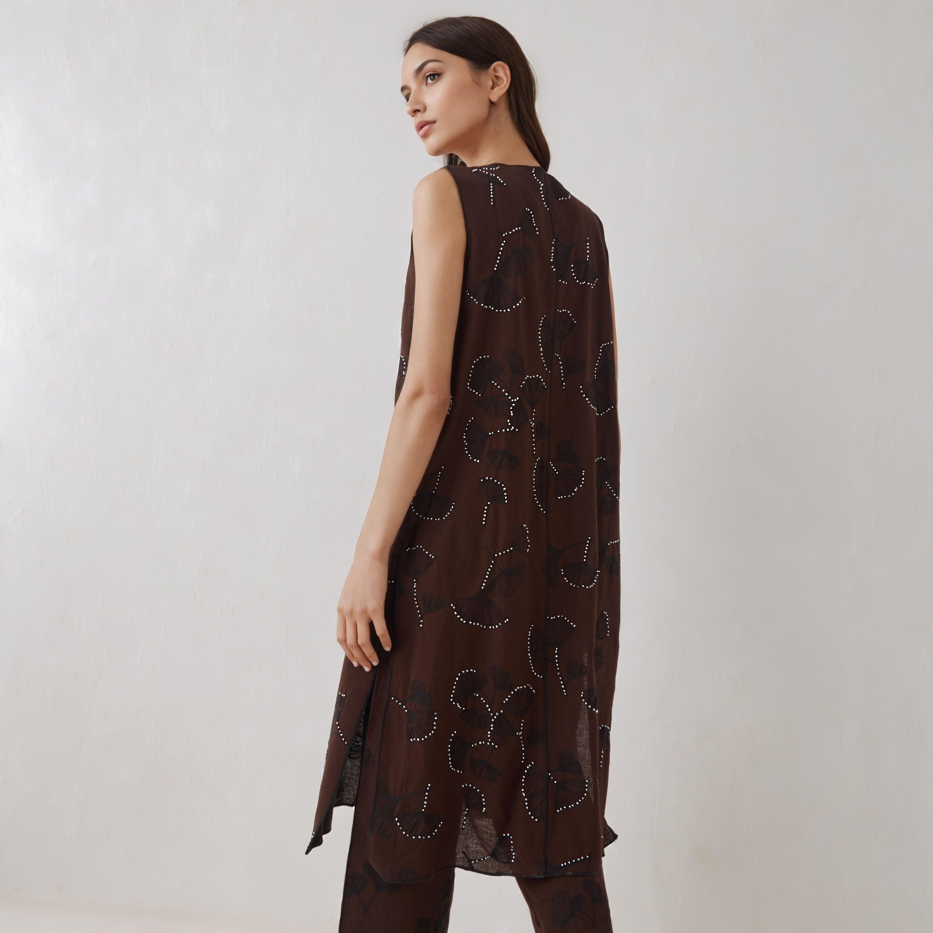 سترة طويلة مطرزة بدون أكمام-women-clothing-shirtsandblouses-blouses-image-3
