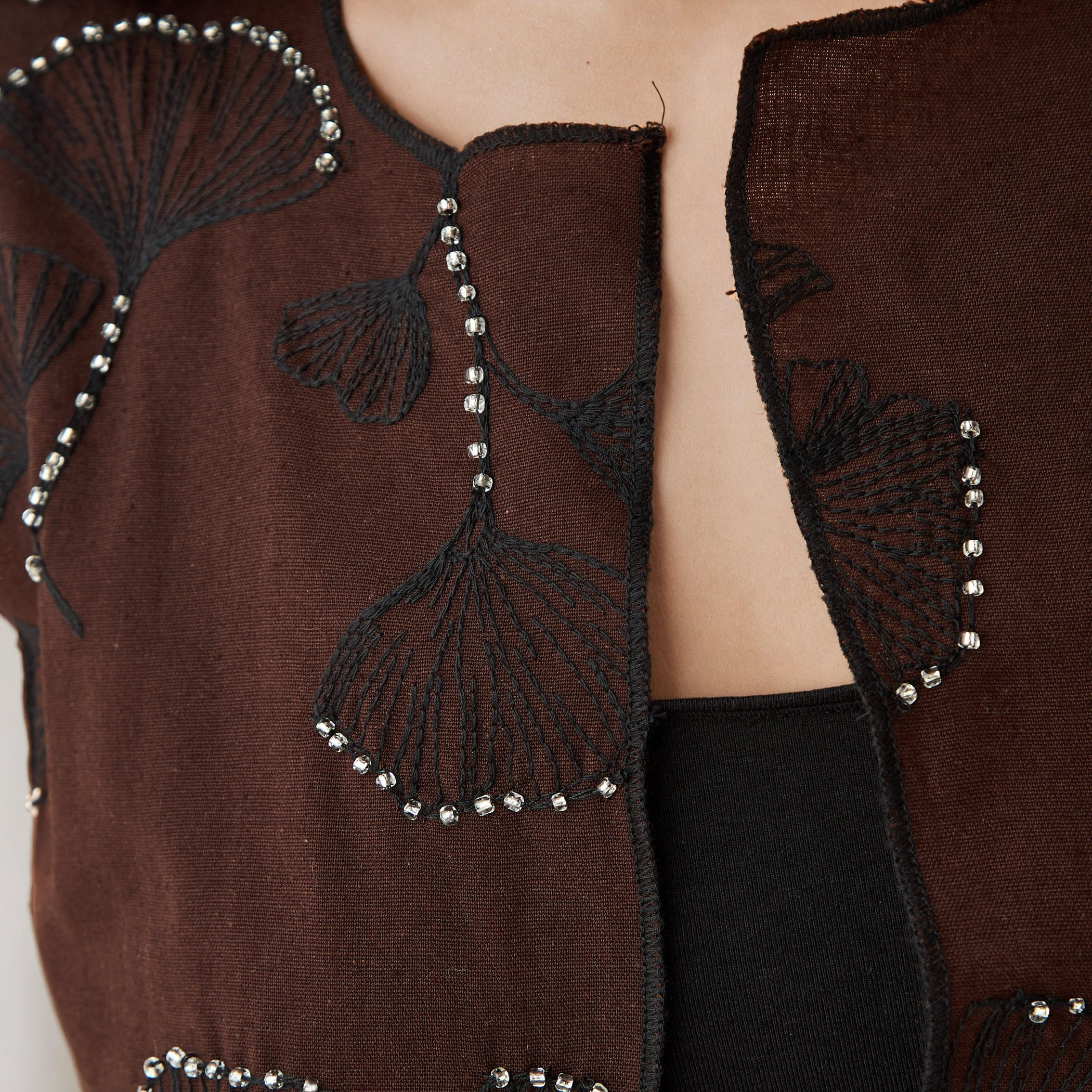 سترة طويلة مطرزة بدون أكمام-women-clothing-shirtsandblouses-blouses-image-1