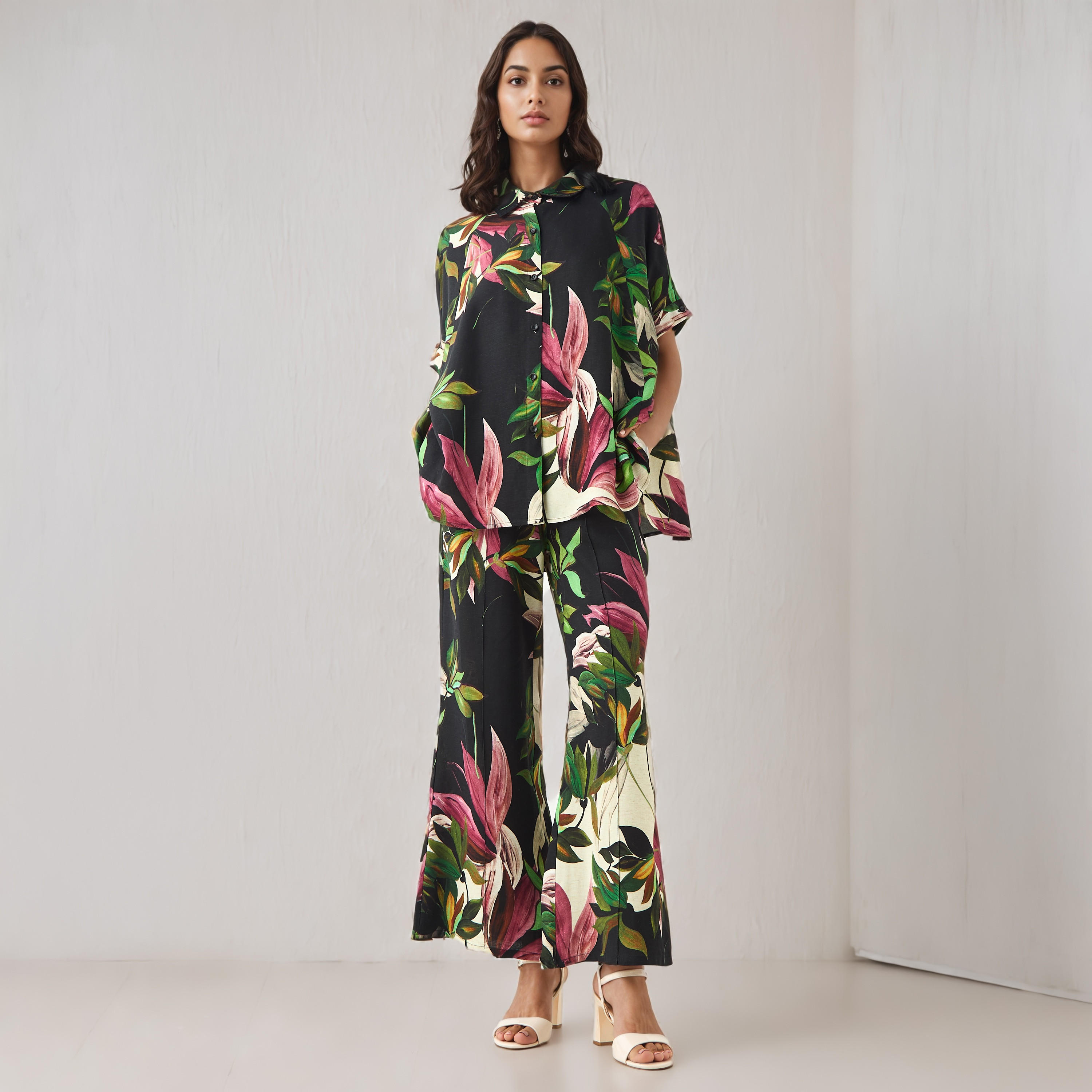 بنطلون واسع من الأسفل بخصر رباط وطبعات زهور من مزيج الكتان-women-clothing-bottoms-trousers-image-4