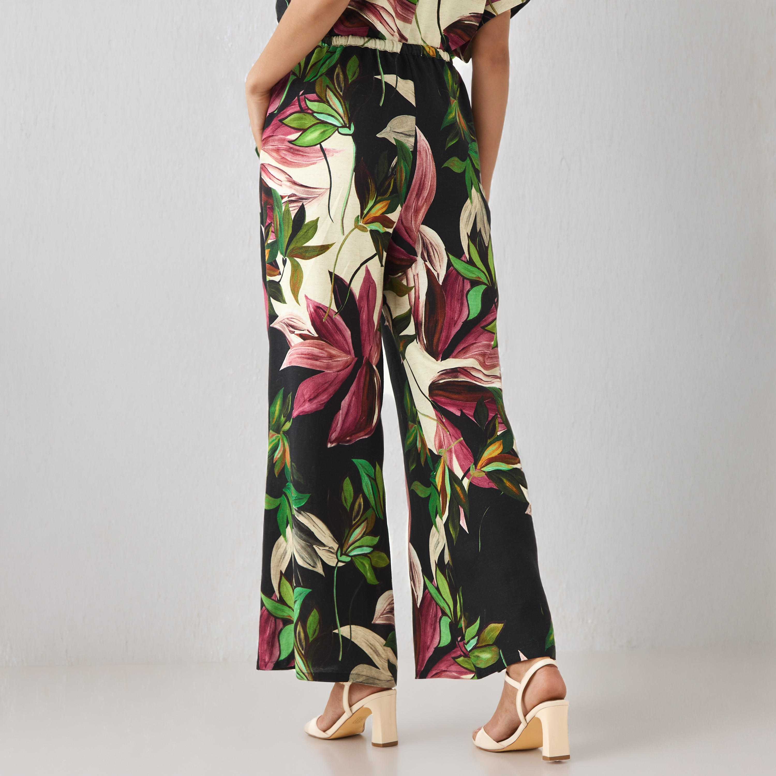 بنطلون واسع من الأسفل بخصر رباط وطبعات زهور من مزيج الكتان-women-clothing-bottoms-trousers-image-3