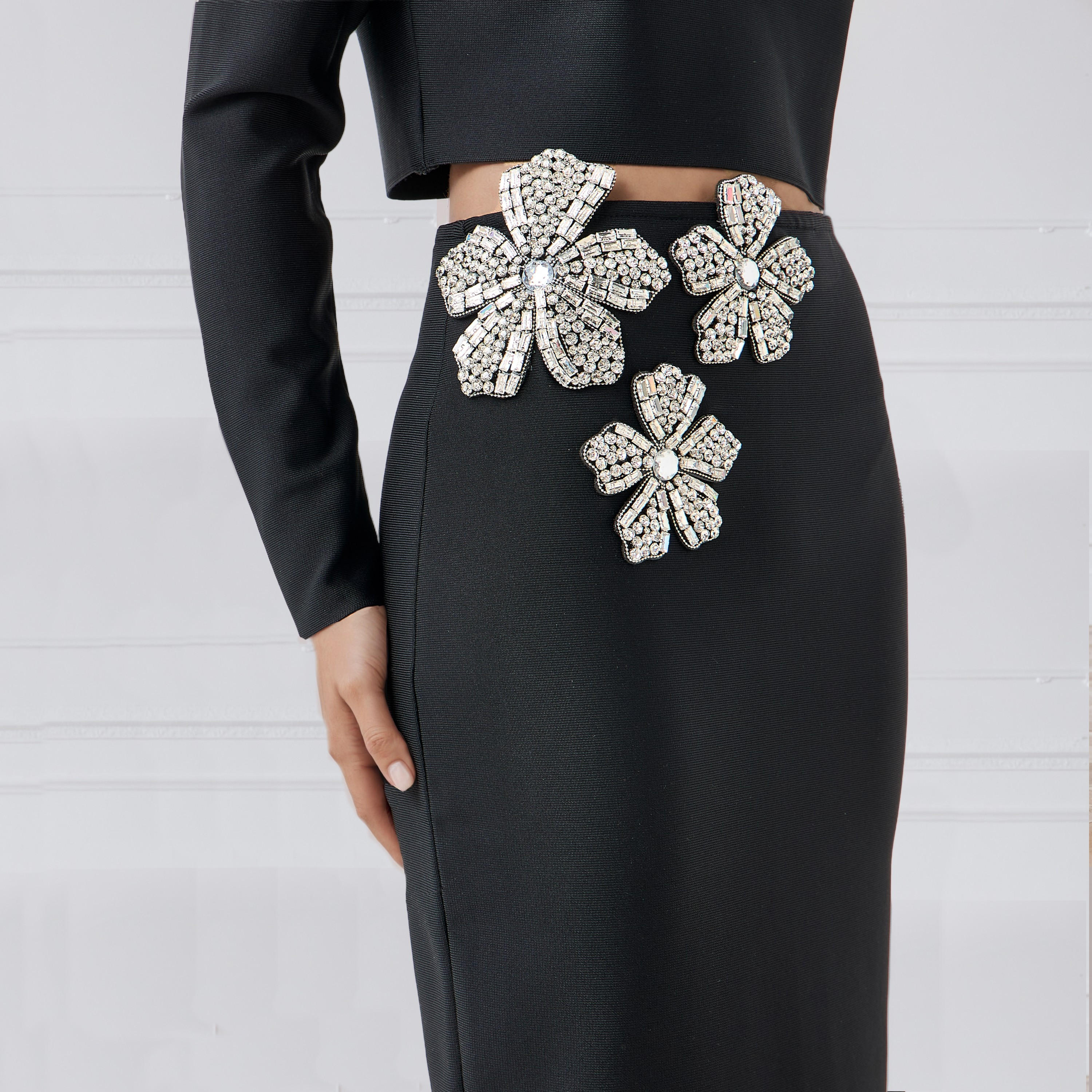 تنورة ضيقة طويلة بوليستر بسحاب إغلاق وتزيينات زهرية-women-clothing-bottoms-skirts-image-4
