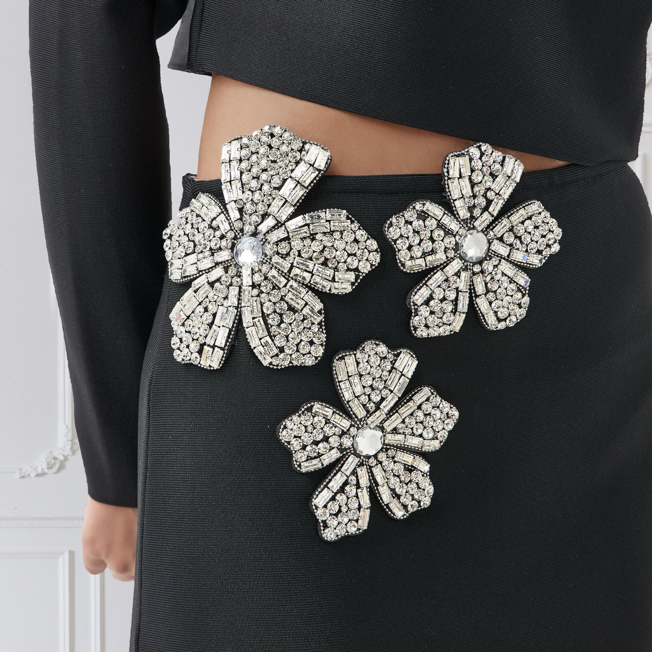 تنورة ضيقة طويلة بوليستر بسحاب إغلاق وتزيينات زهرية-women-clothing-bottoms-skirts-image-6