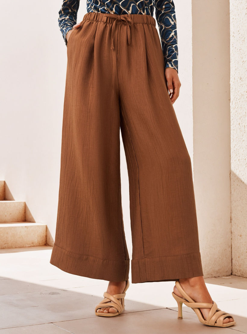 بنطلون بقصة مريحة وملمس بارز-women-clothing-trousers-image-1