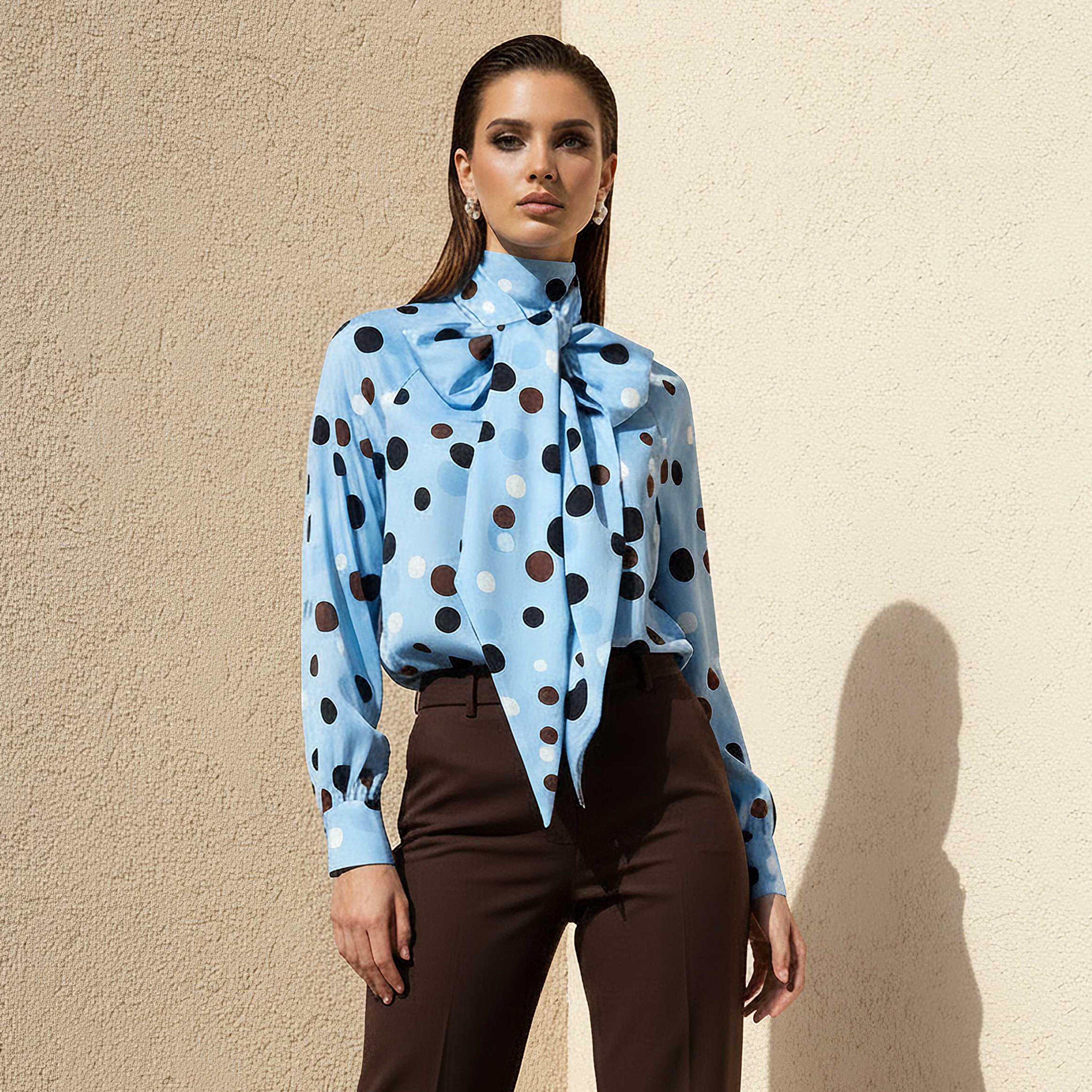 بلوزة بقصة عادية وطبعات وتفاصيل ياقة وشاح-women-clothing-shirtsandblouses-blouses-image-1